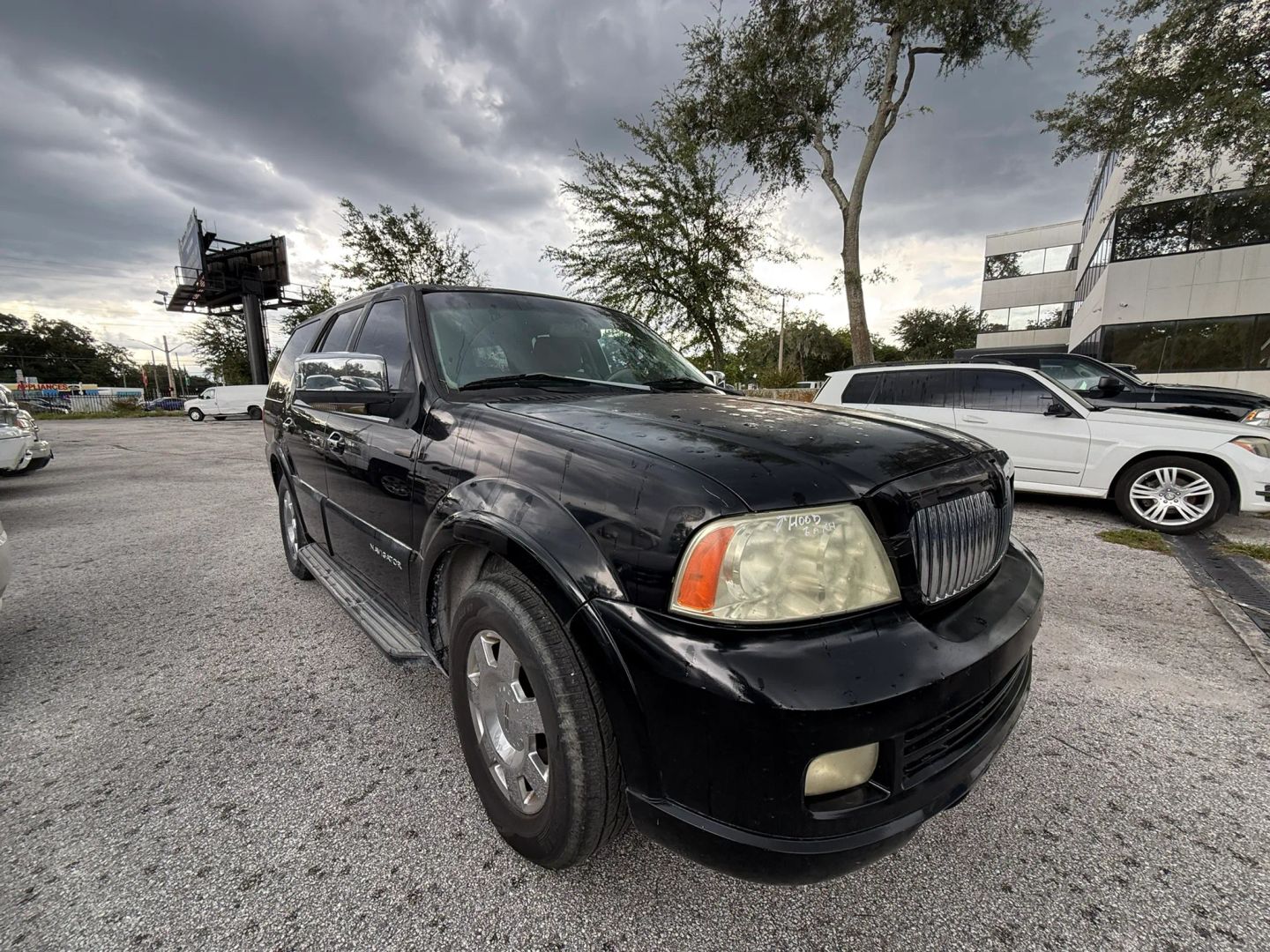 lincoln navigator 2005 5LMFU275X5LJ00519 image lincoln navigator 2005 5LMFU275X5LJ00519 image