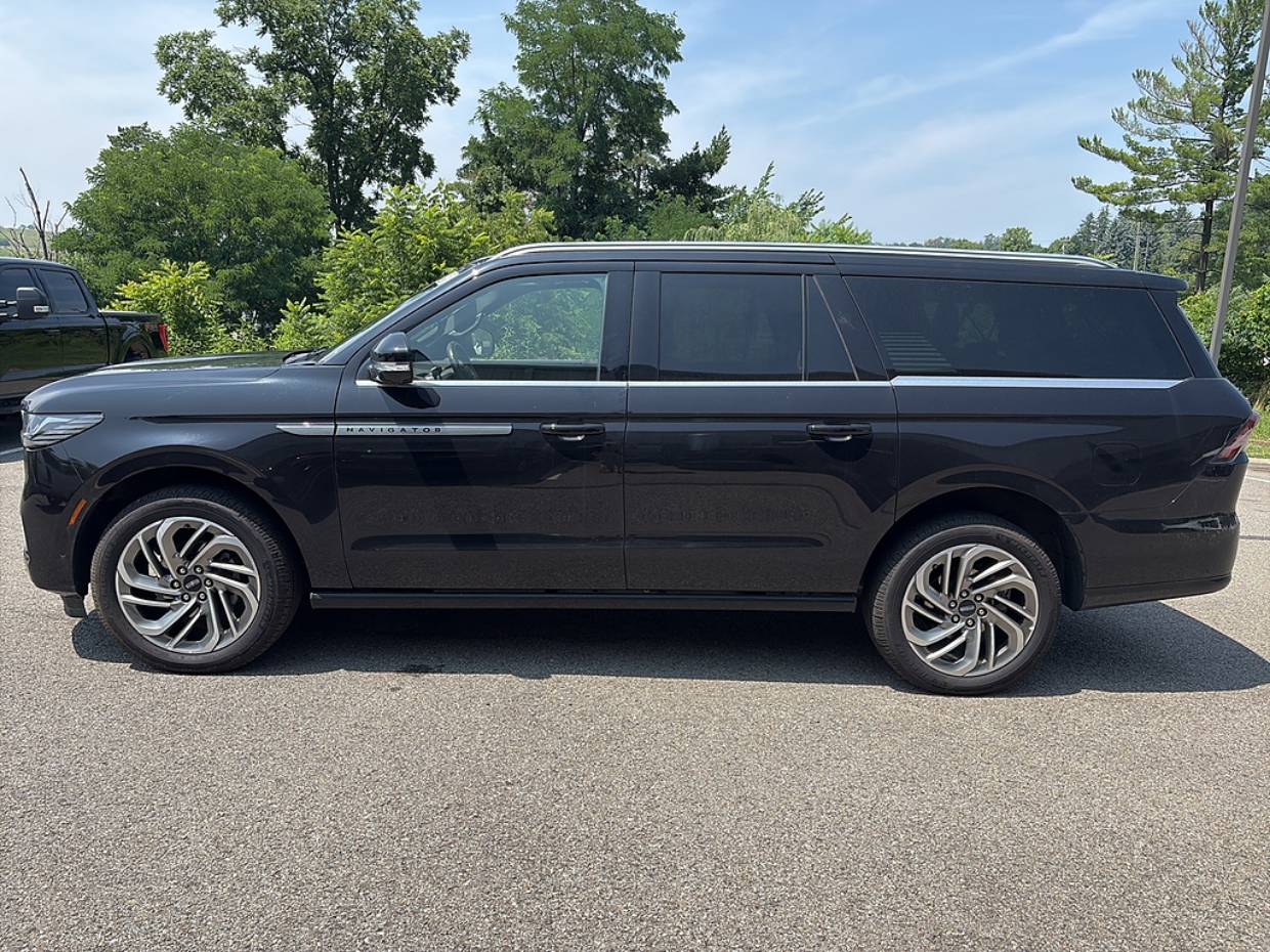 lincoln navigator 2025 5LMJJ3LG1SEL09857 image lincoln navigator 2025 5LMJJ3LG1SEL09857 image