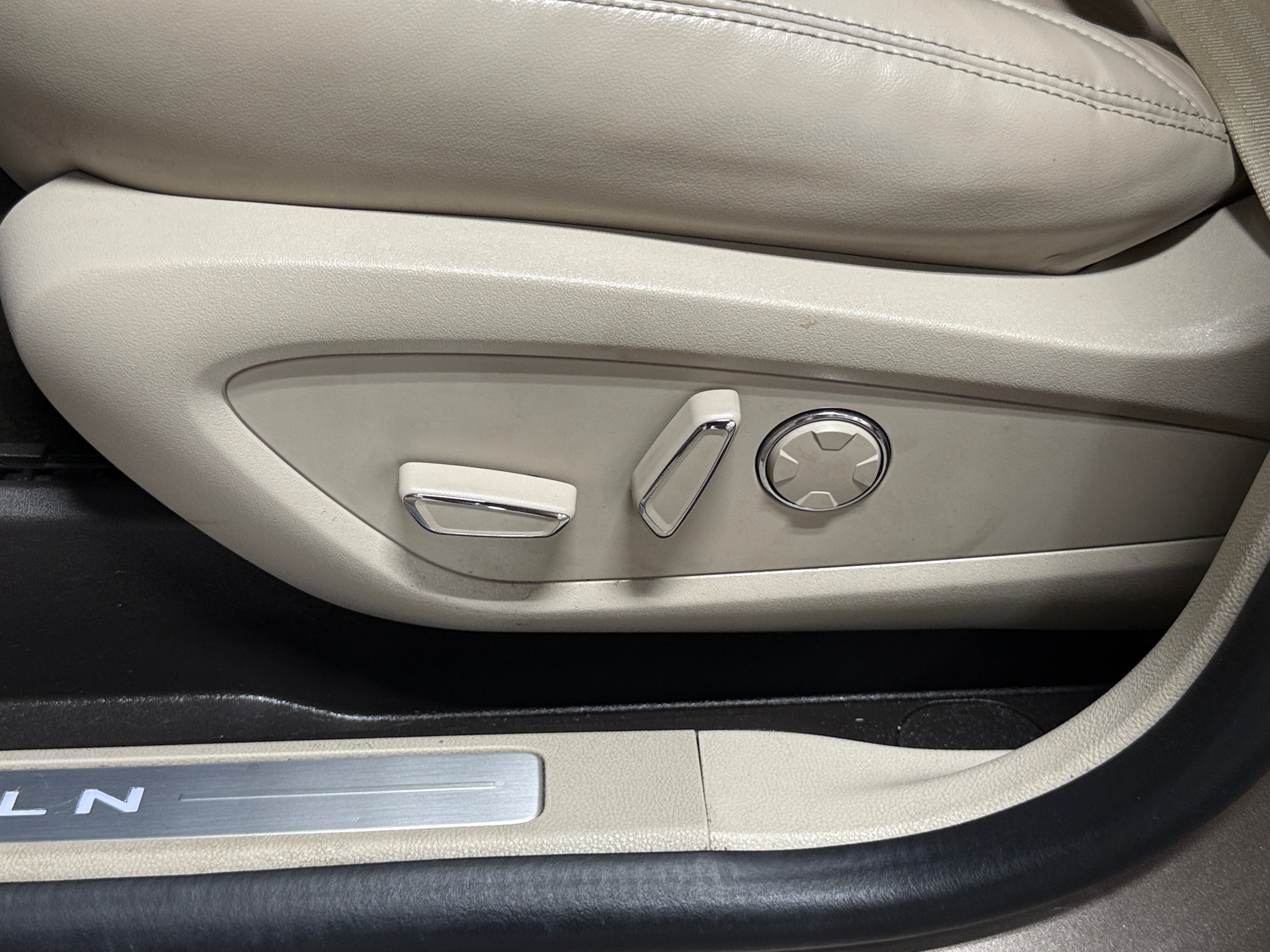 lincoln mkc 2019 5LMCJ2D95KUL22085 image lincoln mkc 2019 5LMCJ2D95KUL22085 image