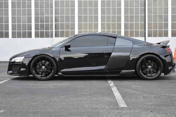 AUDI R8 2014 WUAFUAFG3EN000323 image