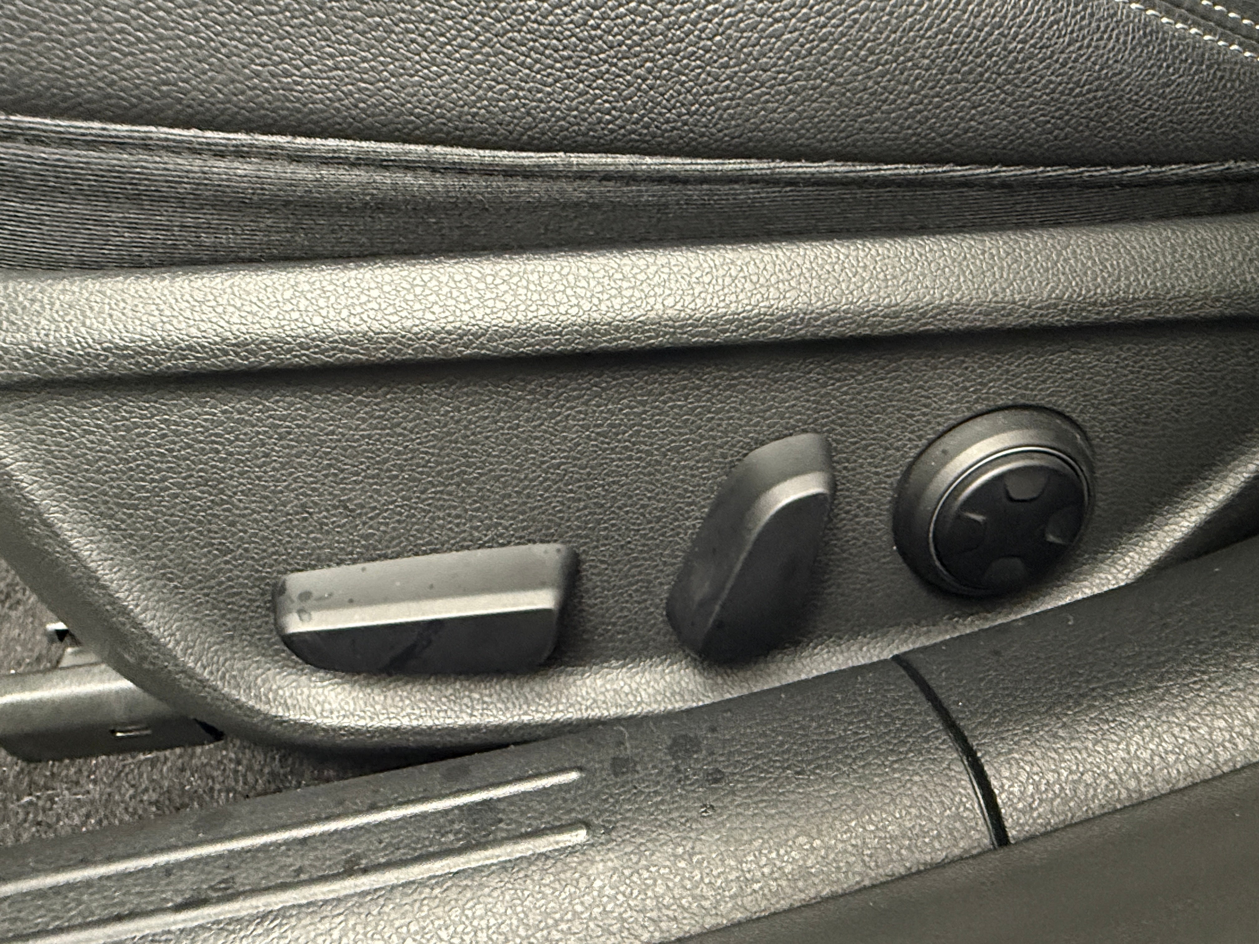 genesis g70 2023 KMTG34TAXPU106817 image genesis g70 2023 KMTG34TAXPU106817 image