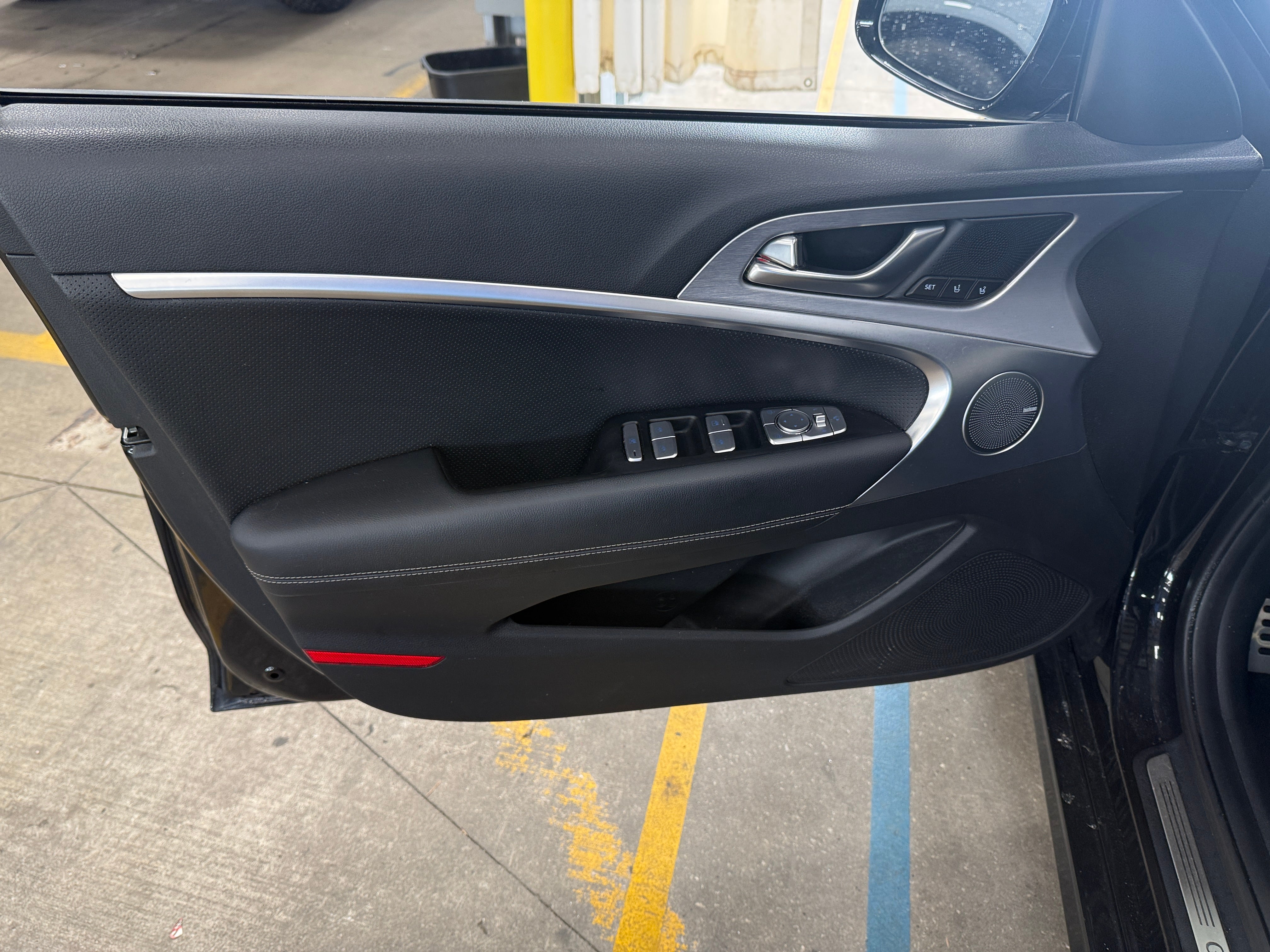 genesis g70 2019 KMTG54LE9KU020355 image genesis g70 2019 KMTG54LE9KU020355 image