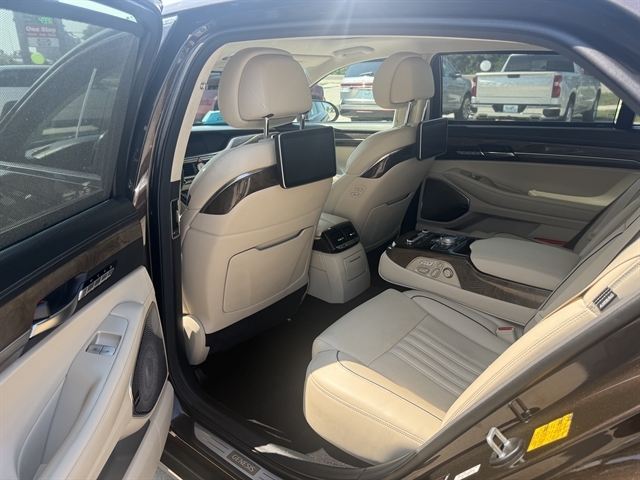 genesis g90 2019 KMTF54JH1KU059255 image genesis g90 2019 KMTF54JH1KU059255 image