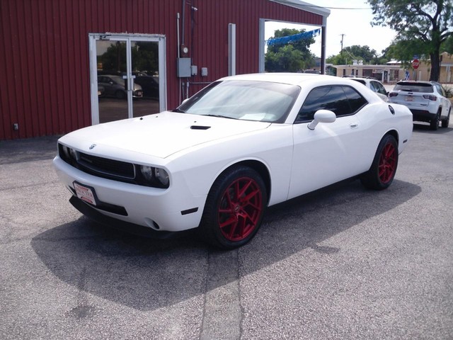 dodge challenger 2010 2B3CJ4DV9AH255185 image dodge challenger 2010 2B3CJ4DV9AH255185 image