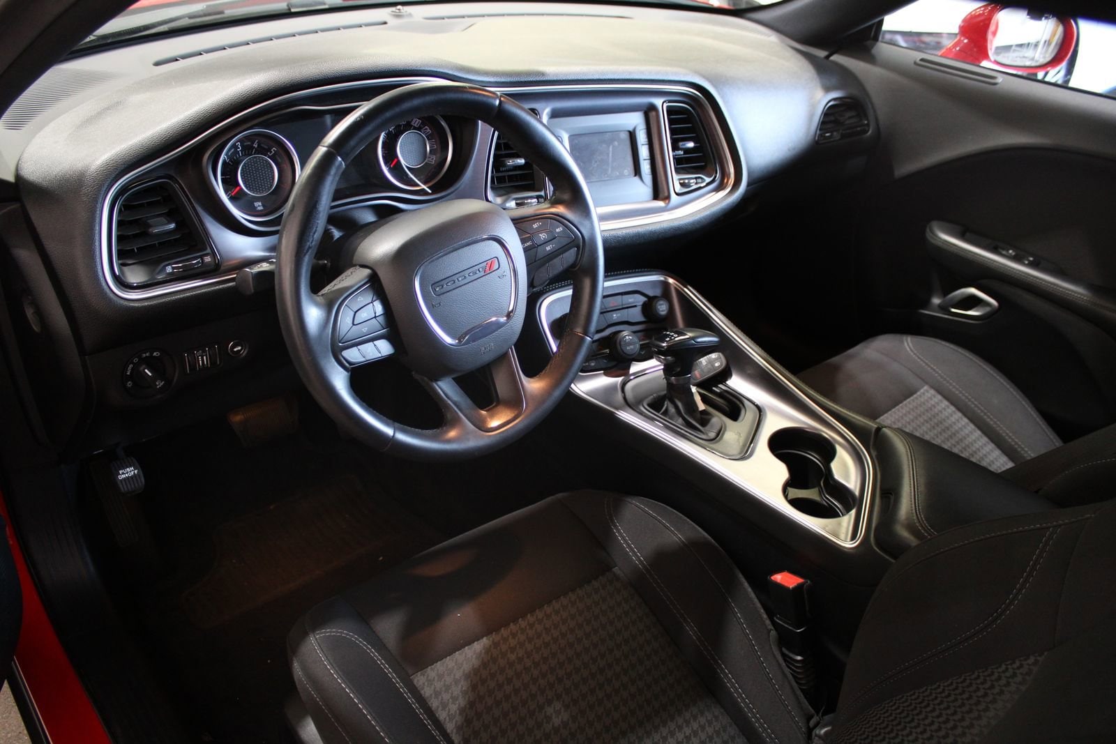 dodge challenger 2015 2C3CDZATXFH869390 image dodge challenger 2015 2C3CDZATXFH869390 image