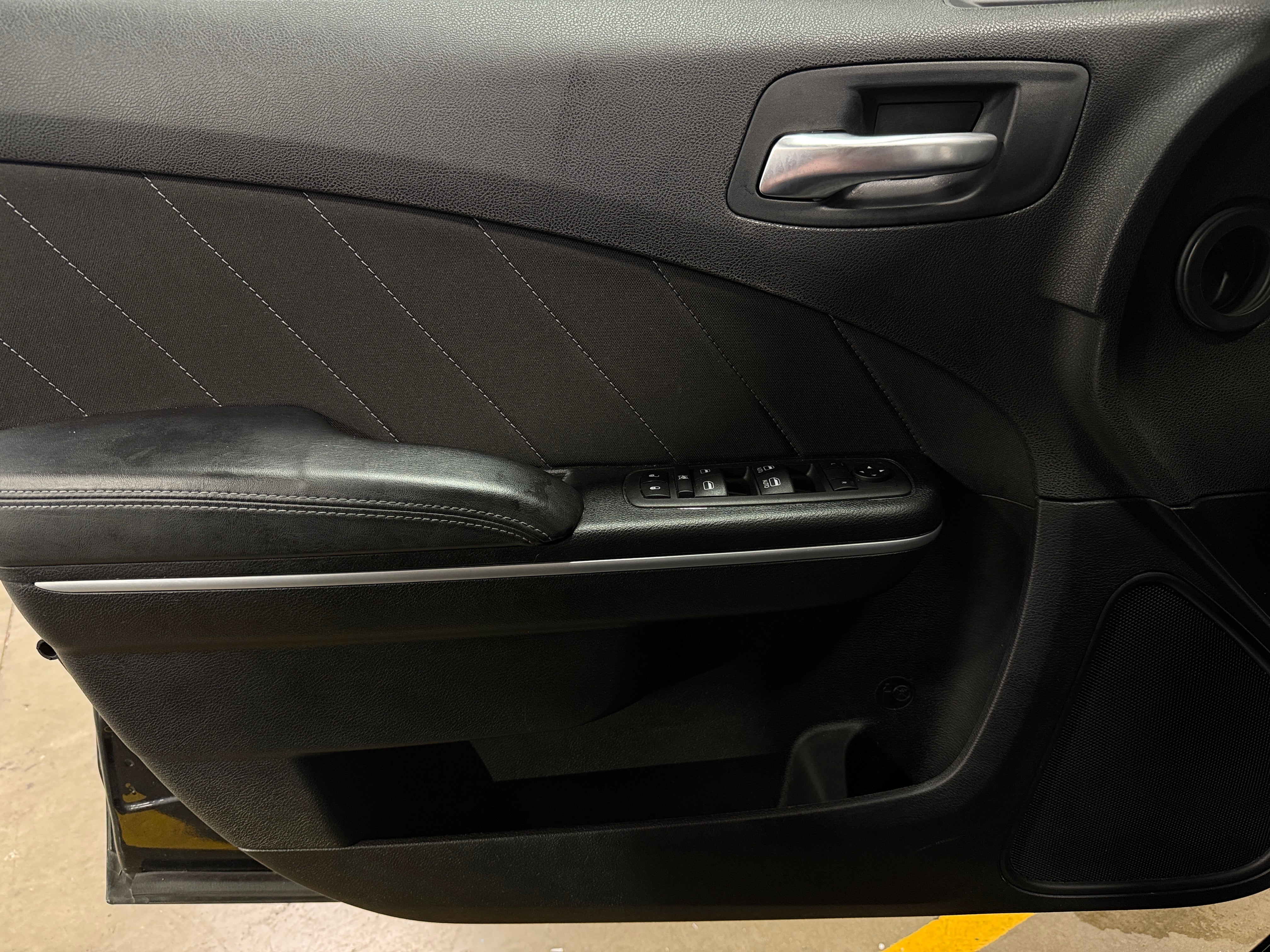 dodge charger 2023 2C3CDXBG1PH657047 image dodge charger 2023 2C3CDXBG1PH657047 image
