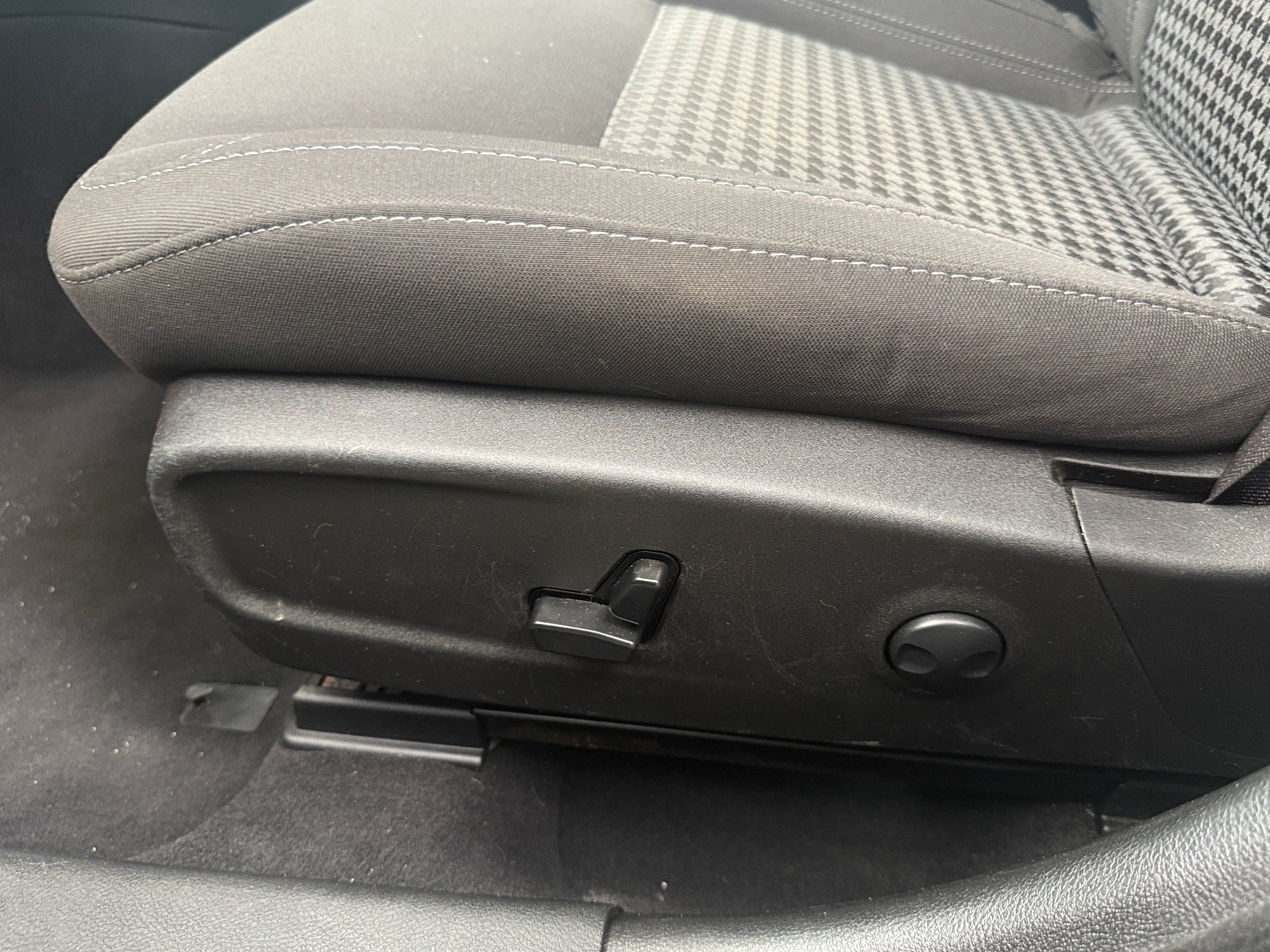 dodge charger 2023 2C3CDXBG8PH608220 image dodge charger 2023 2C3CDXBG8PH608220 image