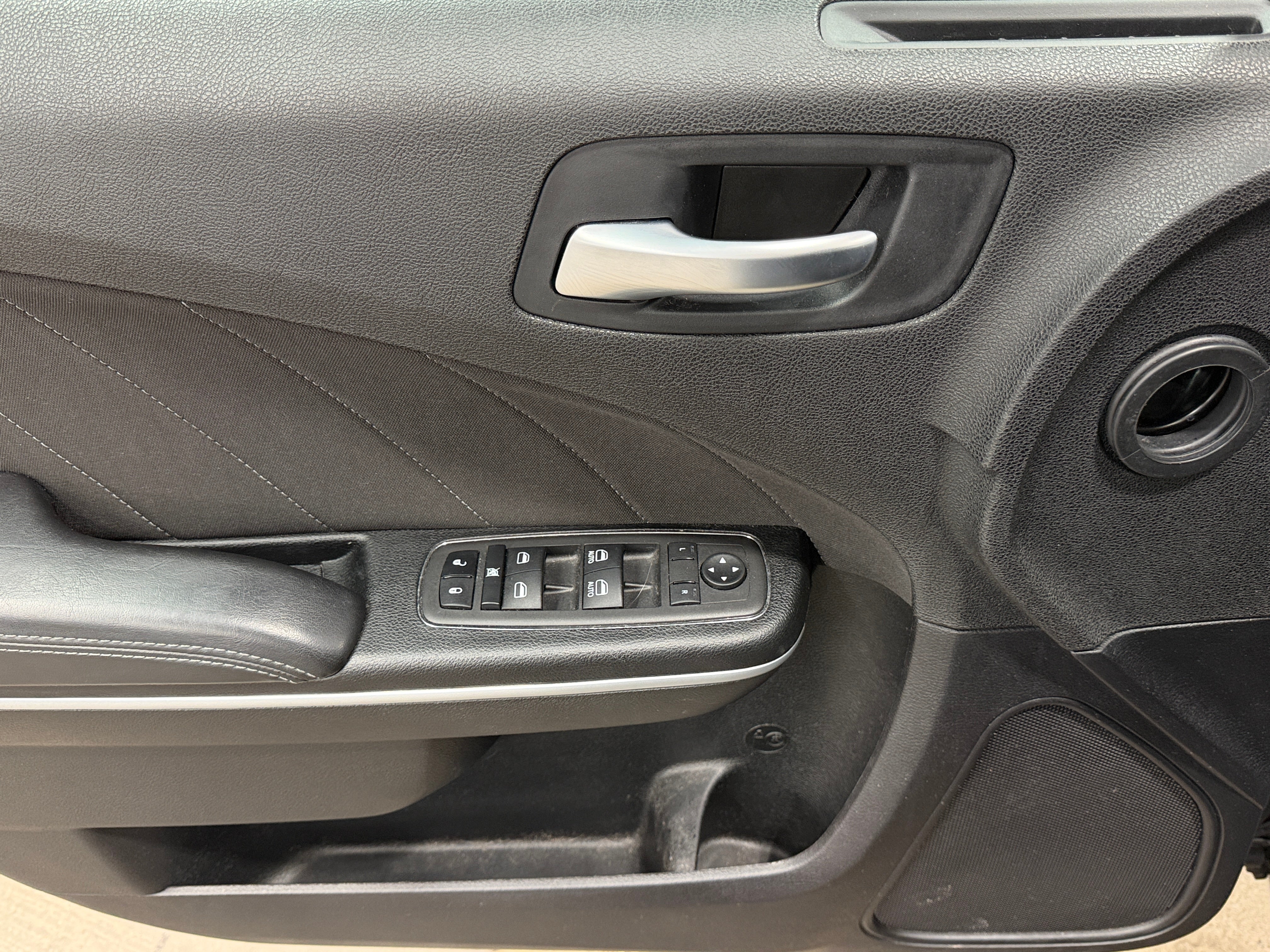 dodge charger 2023 2C3CDXBG9PH671312 image dodge charger 2023 2C3CDXBG9PH671312 image