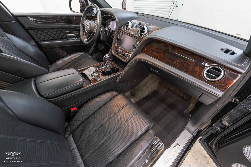 bentley bentayga 2017 SJAAC2ZV5HC013859 image bentley bentayga 2017 SJAAC2ZV5HC013859 image