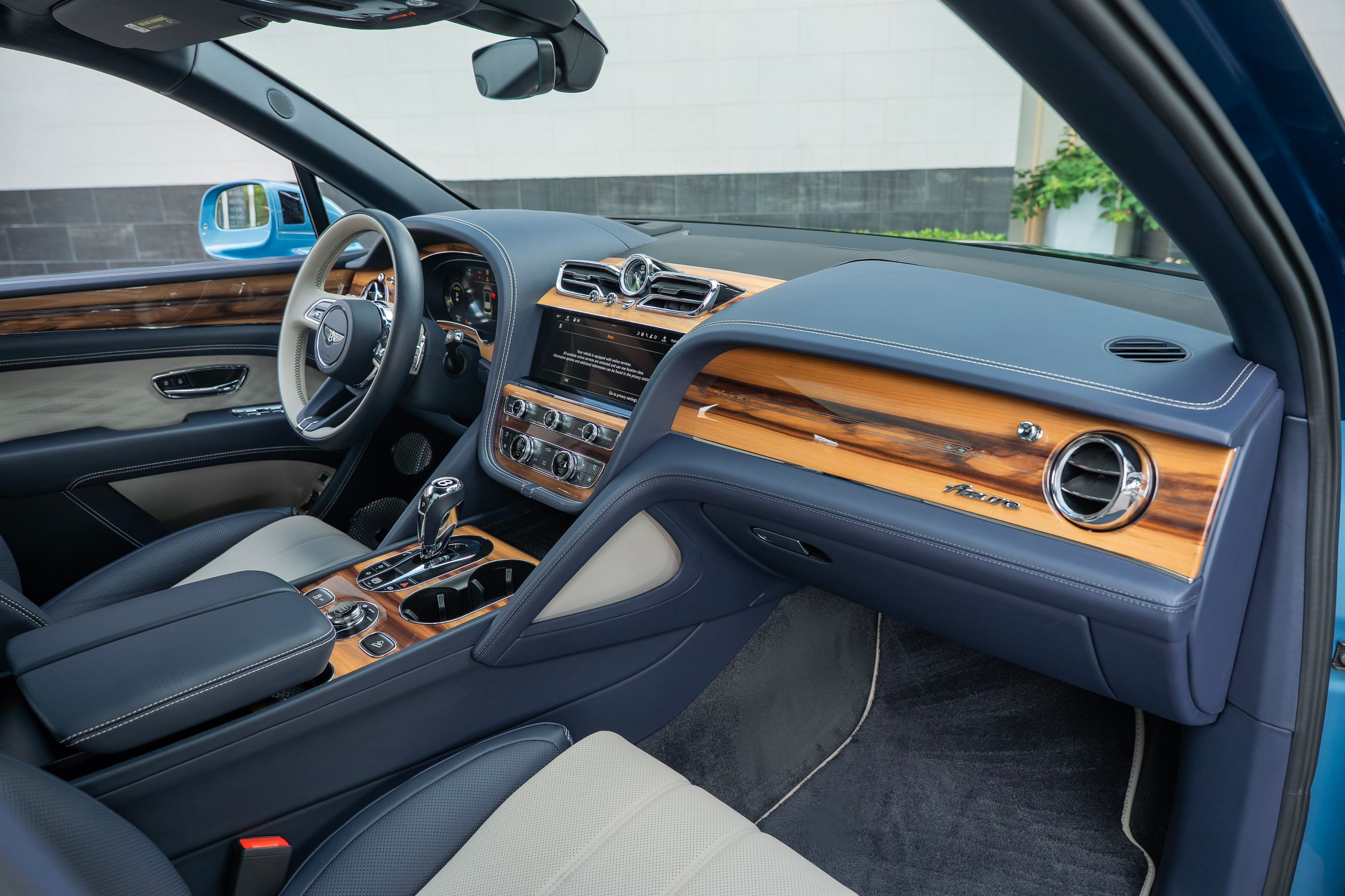 bentley bentayga 2025 SJAHT2ZV4SC031260 image bentley bentayga 2025 SJAHT2ZV4SC031260 image
