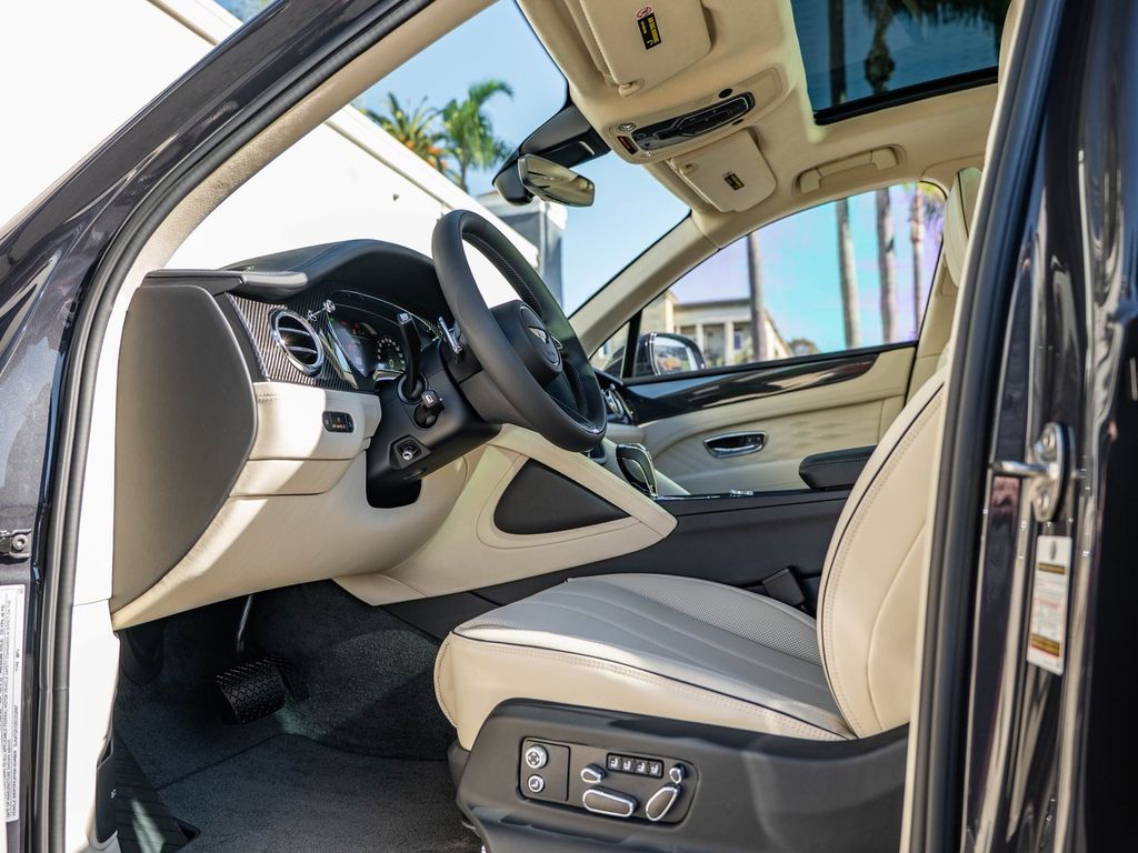 bentley bentayga 2025 SJAAT2ZV2SC032067 image bentley bentayga 2025 SJAAT2ZV2SC032067 image