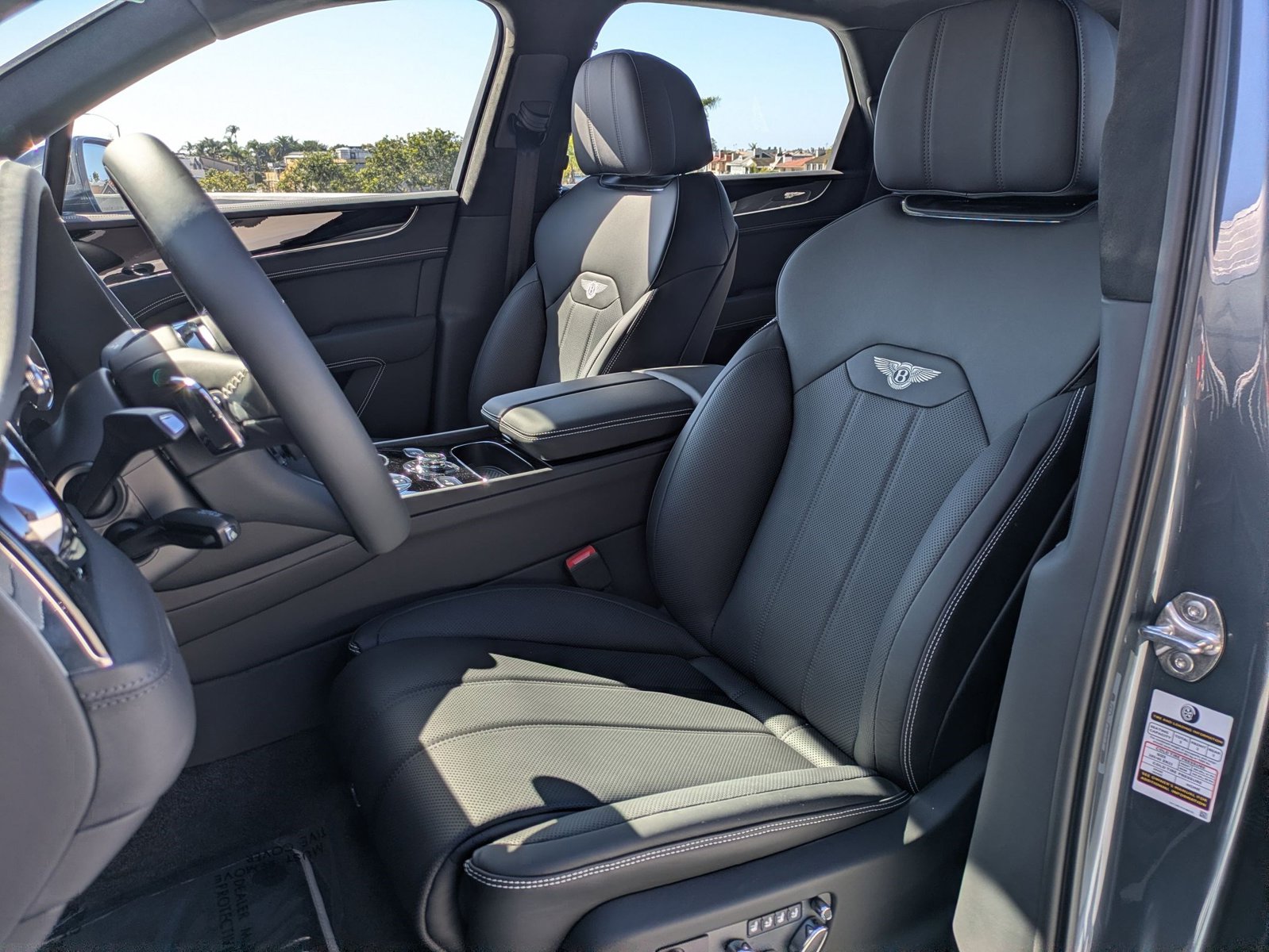 bentley bentayga 2025 SJAAT2ZV8SC031439 image bentley bentayga 2025 SJAAT2ZV8SC031439 image
