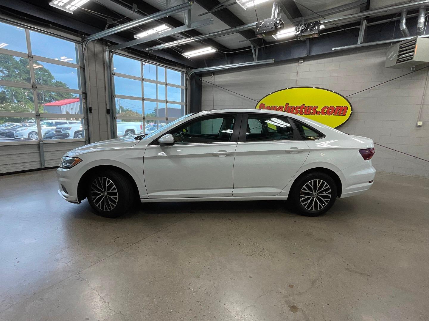 volkswagen jetta 2019 3VWC57BU8KM156145 image volkswagen jetta 2019 3VWC57BU8KM156145 image
