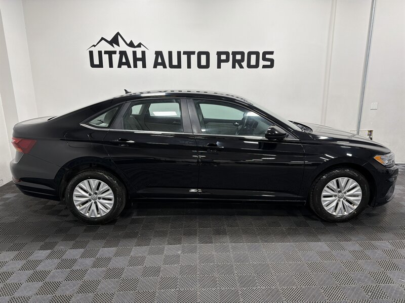 volkswagen jetta 2019 3VWC57BU9KM235954 image volkswagen jetta 2019 3VWC57BU9KM235954 image