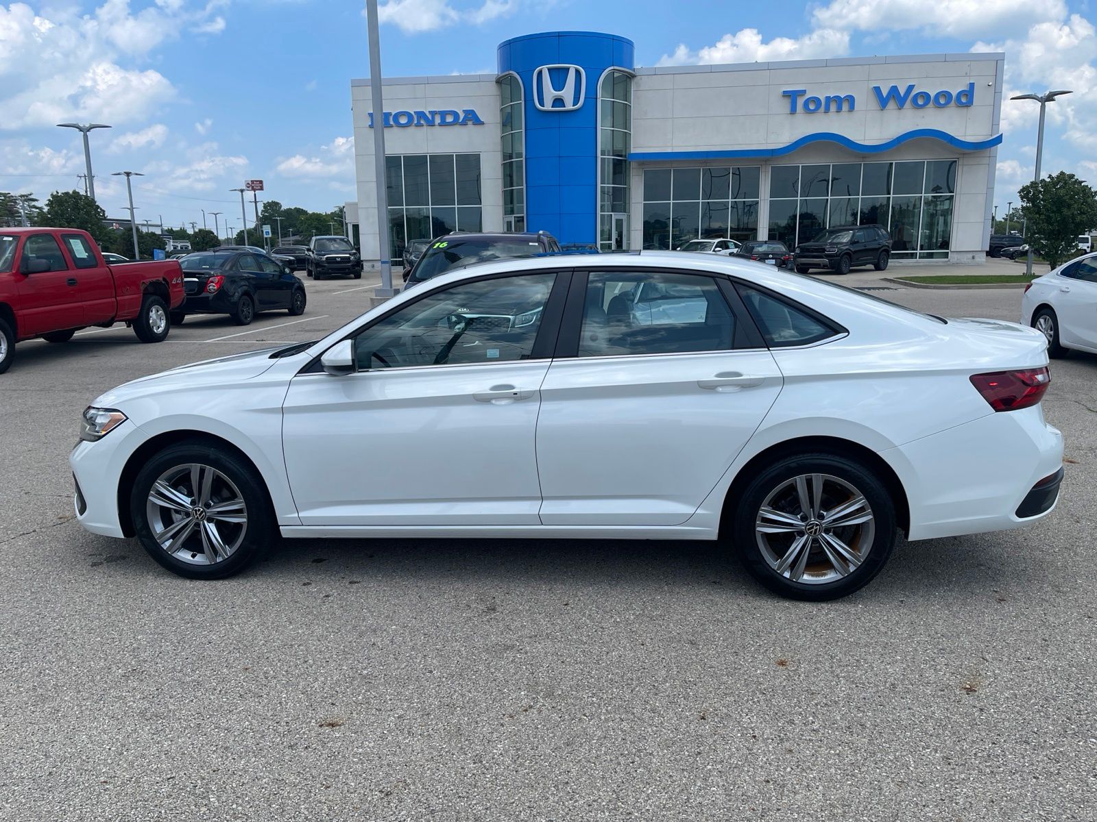 volkswagen jetta 2024 3VW7M7BU3RM012663 image volkswagen jetta 2024 3VW7M7BU3RM012663 image