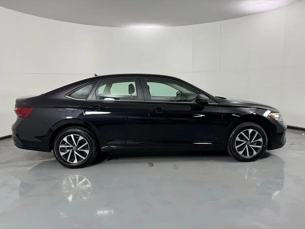 volkswagen jetta 2024 3VW5M7BU2RM007705 image volkswagen jetta 2024 3VW5M7BU2RM007705 image