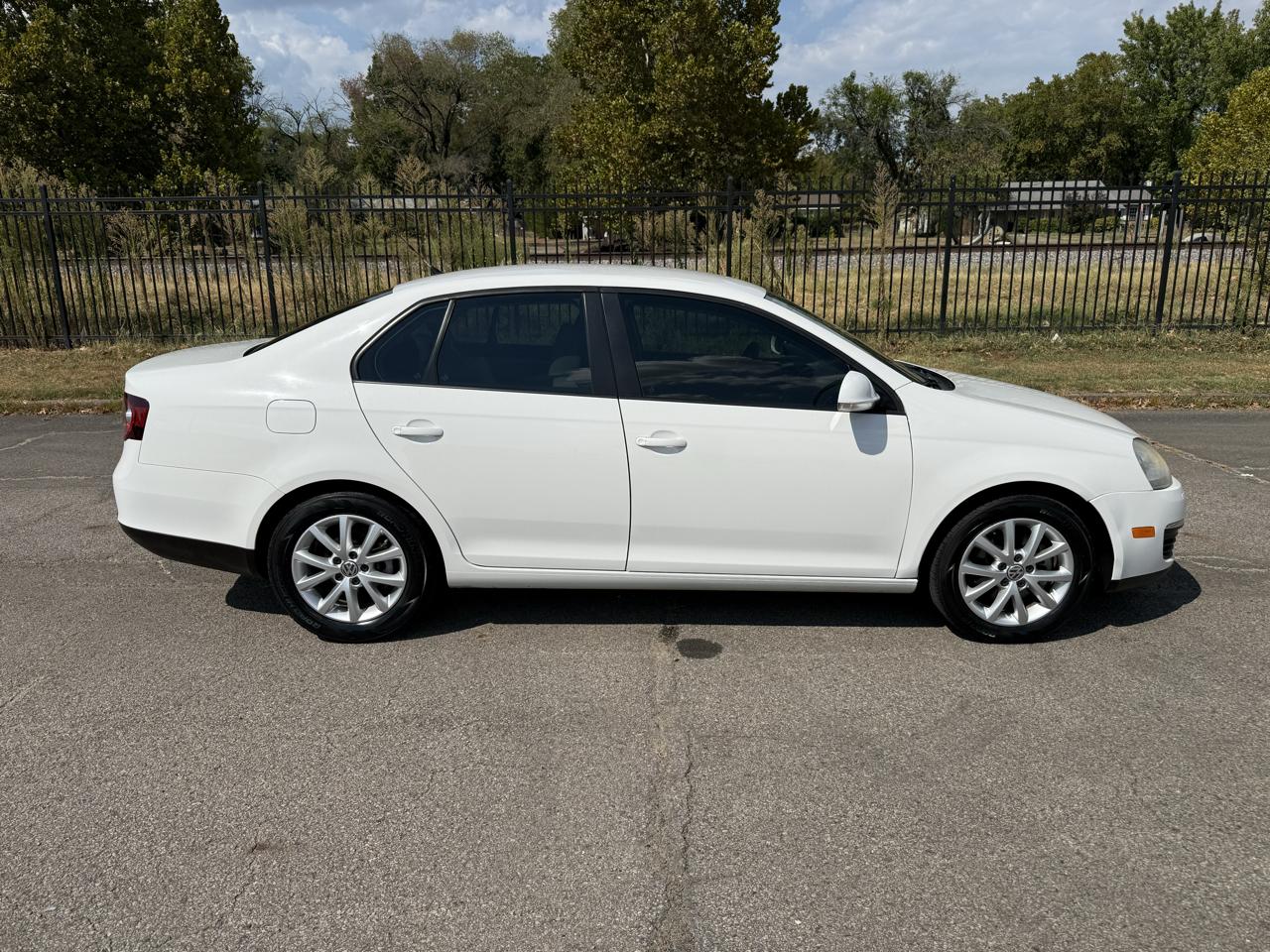 volkswagen jetta 2010 3VWJX7AJ1AM014226 image volkswagen jetta 2010 3VWJX7AJ1AM014226 image