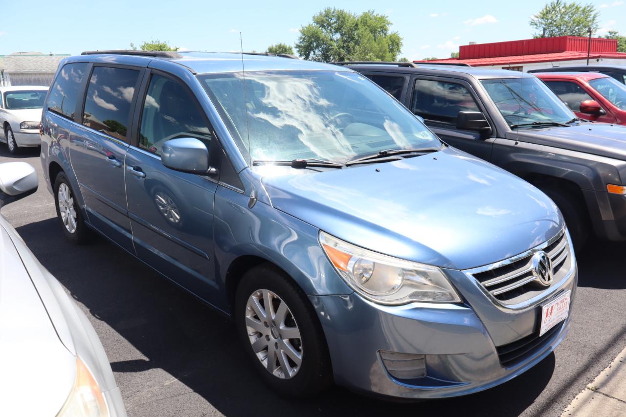 volkswagen routan 2011 2V4RW3DGXBR738921 image volkswagen routan 2011 2V4RW3DGXBR738921 image