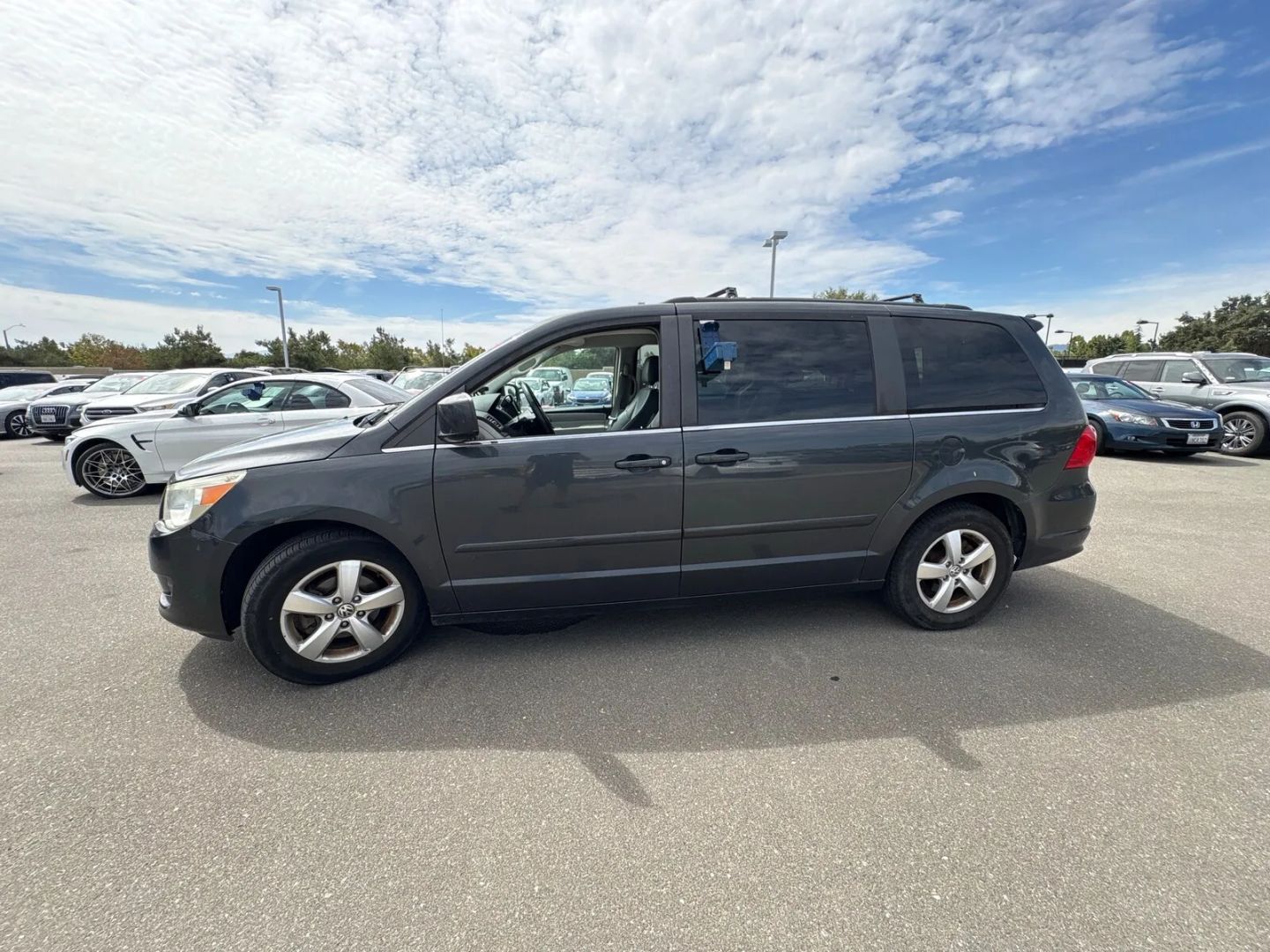 volkswagen routan 2011 2V4RW3DG2BR805060 image volkswagen routan 2011 2V4RW3DG2BR805060 image