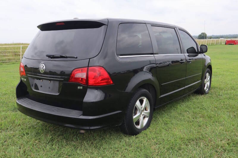 volkswagen routan 2010 2V4RW3D13AR306228 image volkswagen routan 2010 2V4RW3D13AR306228 image