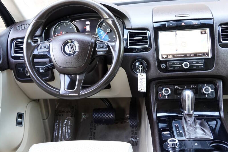 volkswagen touareg 2012 WVGFK9BP5CD004878 image volkswagen touareg 2012 WVGFK9BP5CD004878 image