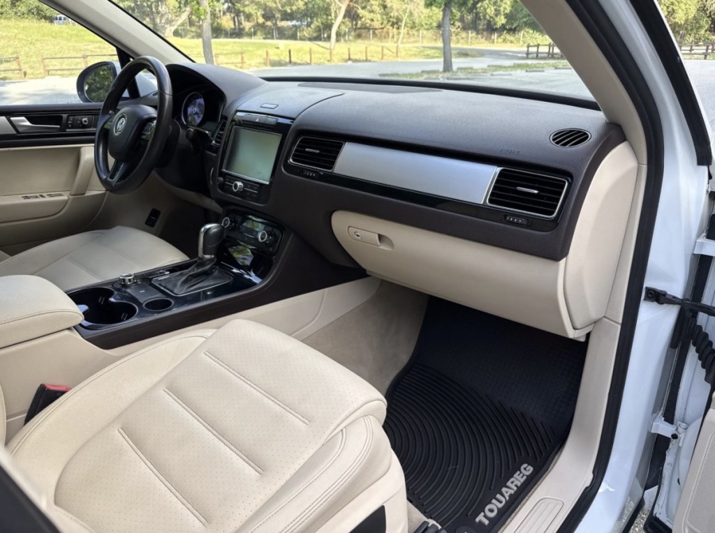 volkswagen touareg 2012 WVGEK9BP5CD009381 image volkswagen touareg 2012 WVGEK9BP5CD009381 image
