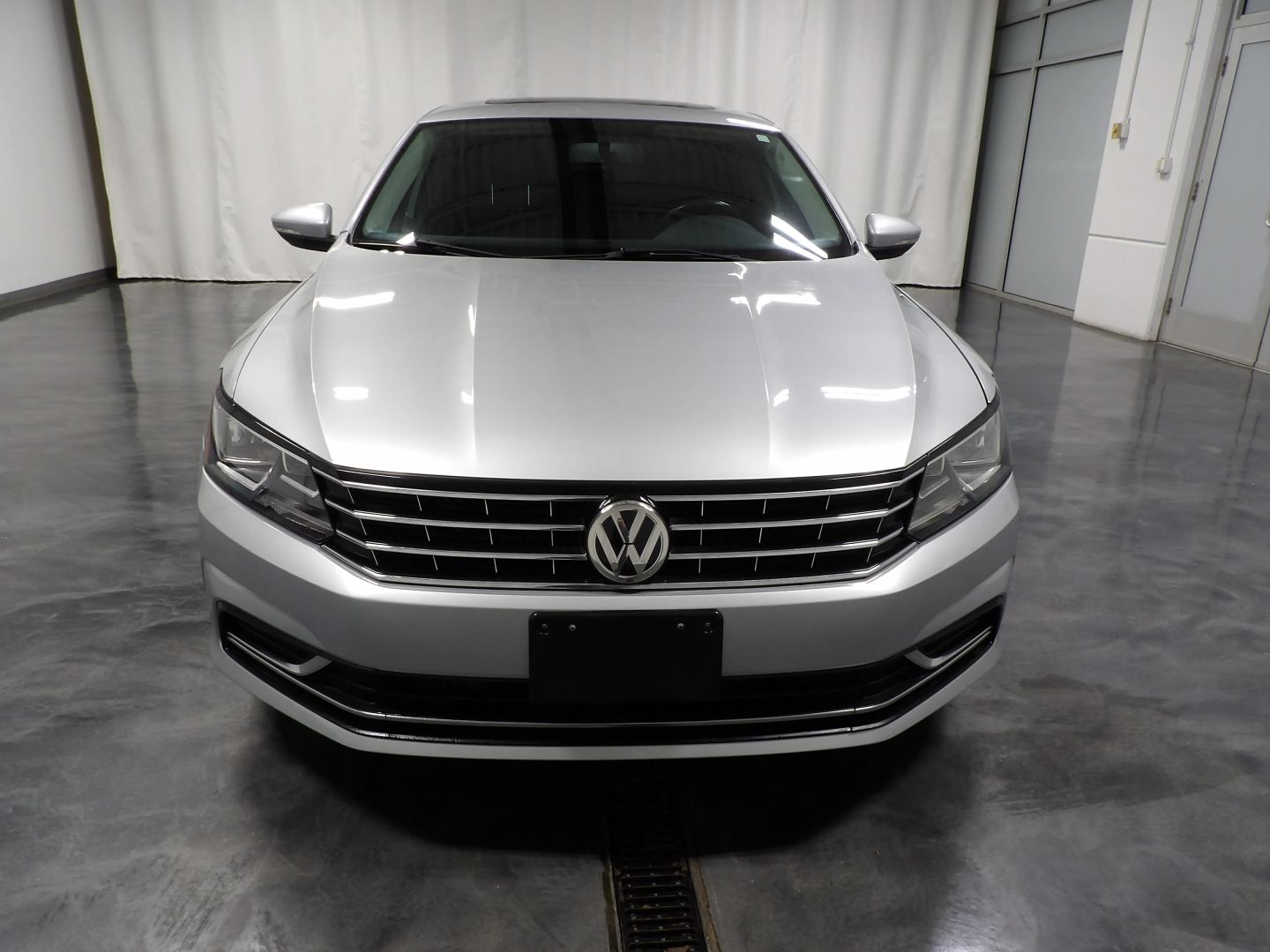volkswagen passat 2016 1VWBS7A39GC015722 image volkswagen passat 2016 1VWBS7A39GC015722 image