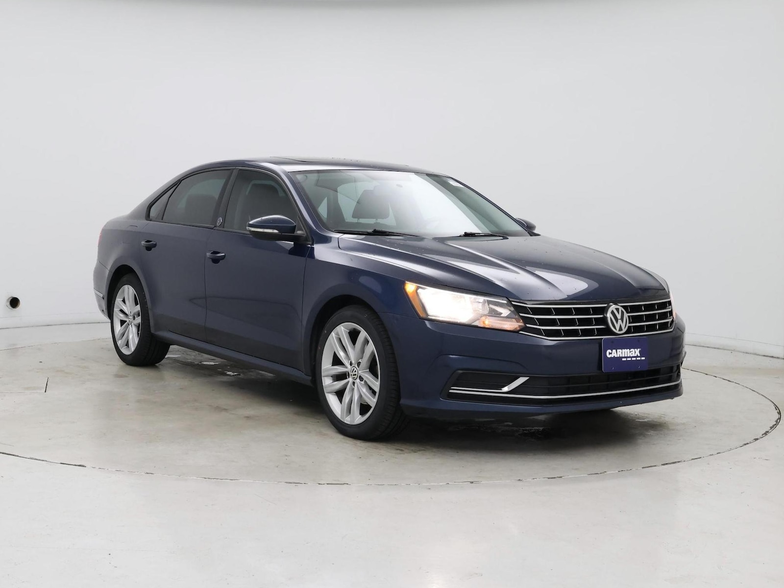 volkswagen passat 2019 1VWLA7A33KC008328 image volkswagen passat 2019 1VWLA7A33KC008328 image
