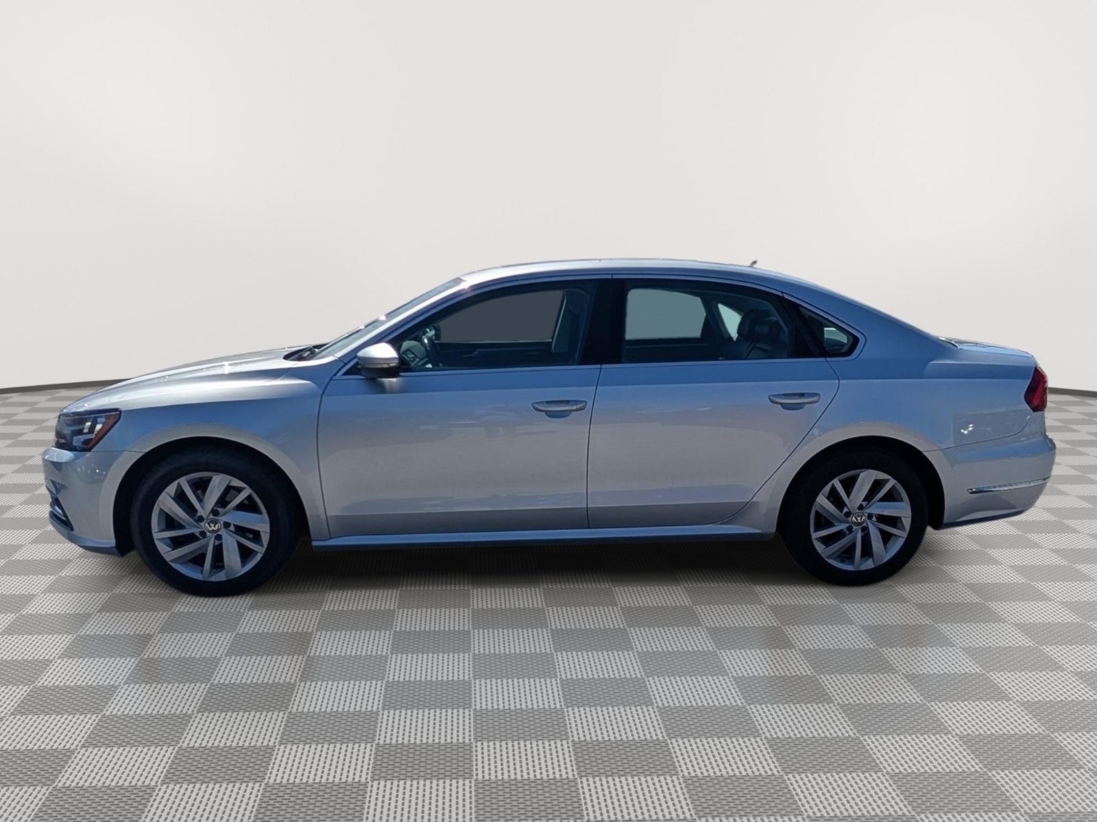 volkswagen passat 2018 1VWBA7A39JC036791 image