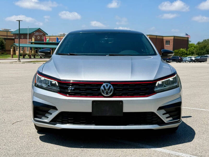 volkswagen passat 2018 1VWJM7A32JC046811 image volkswagen passat 2018 1VWJM7A32JC046811 image
