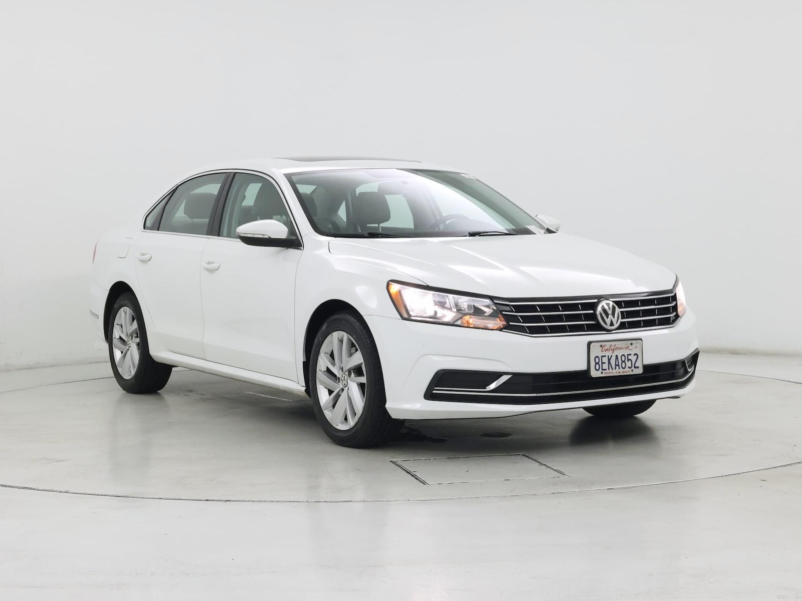 volkswagen passat 2018 1VWBA7A39JC007467 image