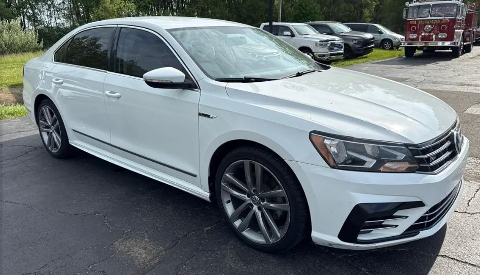 volkswagen passat 2017 1VWDT7A37HC020523 image
