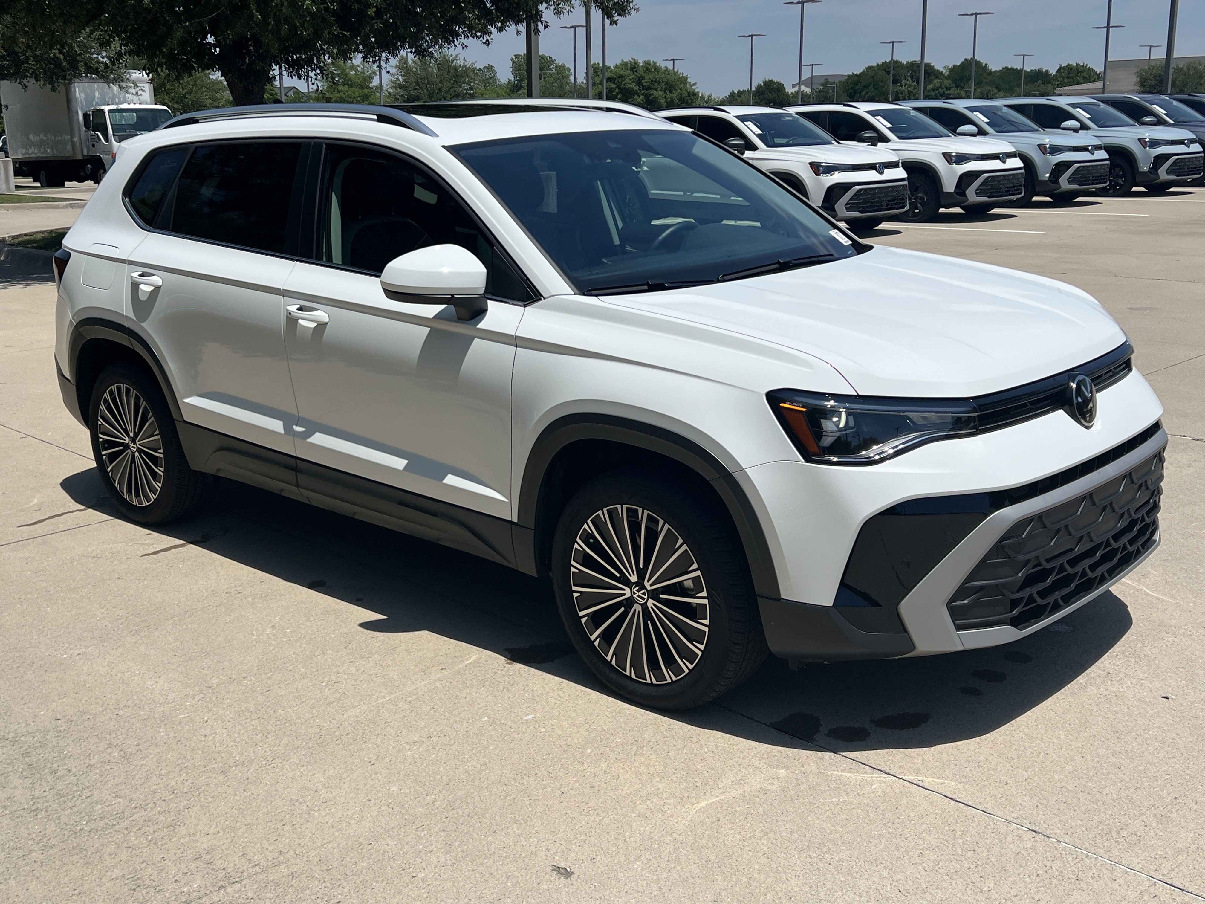 volkswagen taos 2025 3VVEC7B25SM026082 image volkswagen taos 2025 3VVEC7B25SM026082 image