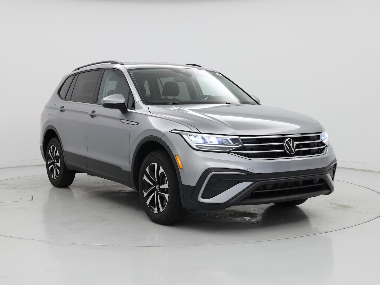volkswagen tiguan 2023 3VVFB7AX0PM010920 image volkswagen tiguan 2023 3VVFB7AX0PM010920 image