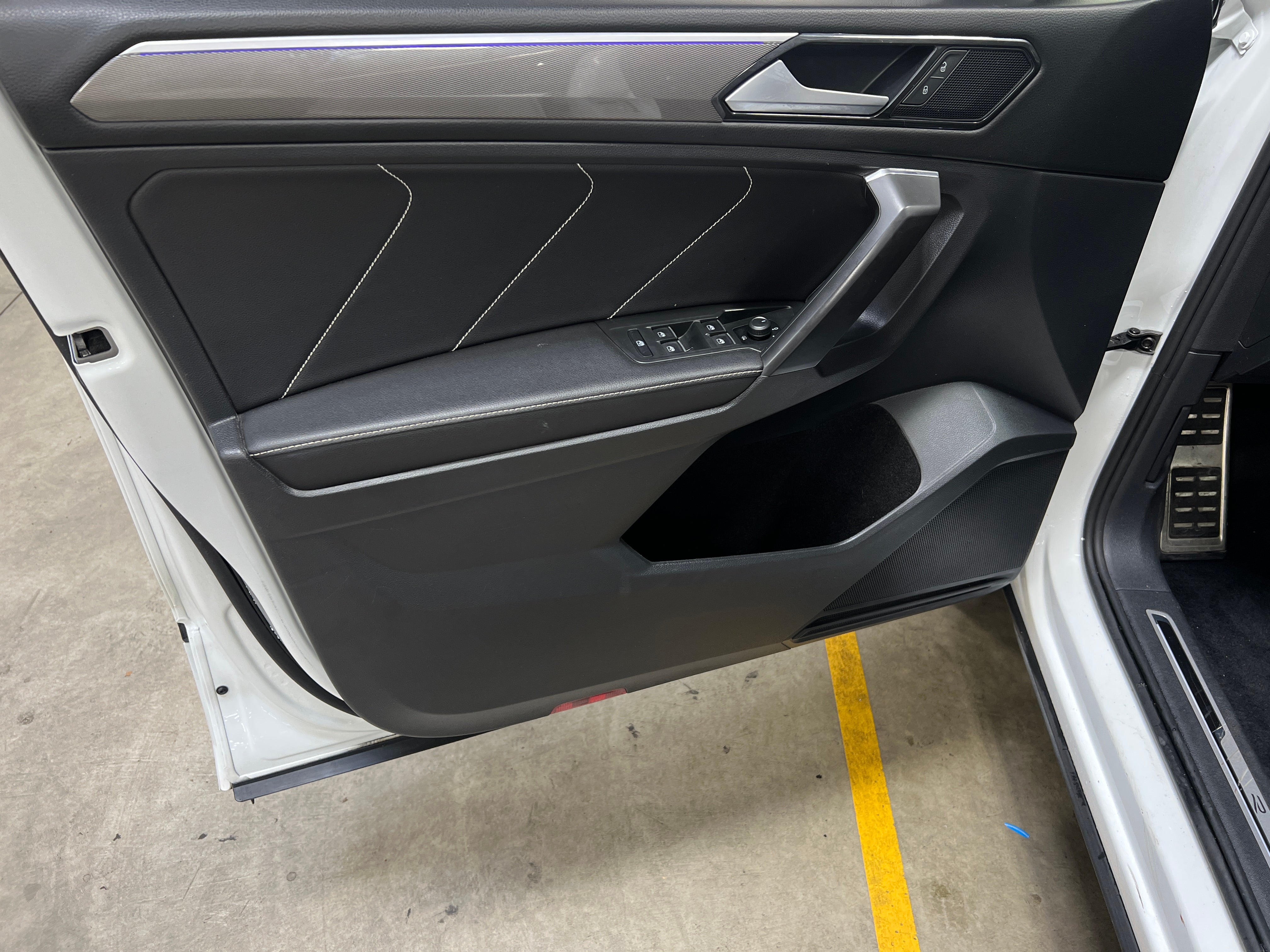 volkswagen tiguan 2023 3VVCB7AX1PM014218 image volkswagen tiguan 2023 3VVCB7AX1PM014218 image