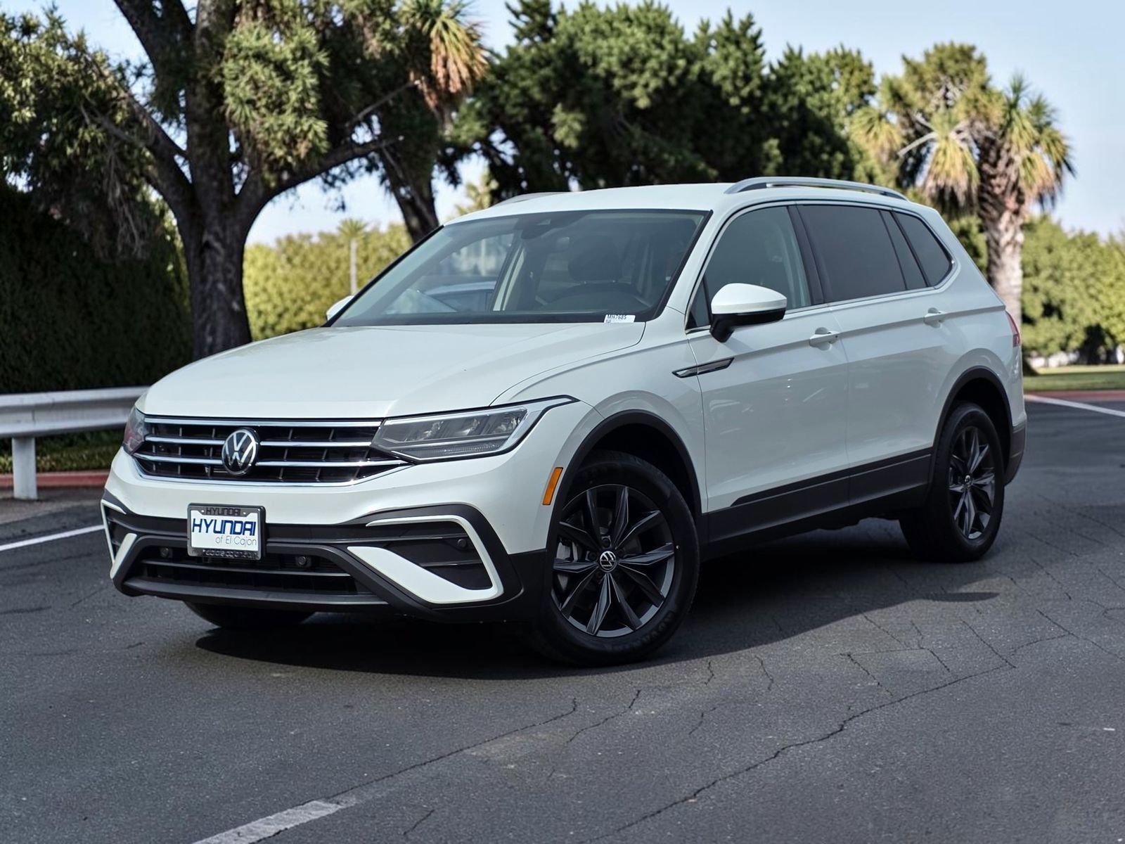 volkswagen tiguan 2023 3VV3B7AX1PM015773 image volkswagen tiguan 2023 3VV3B7AX1PM015773 image