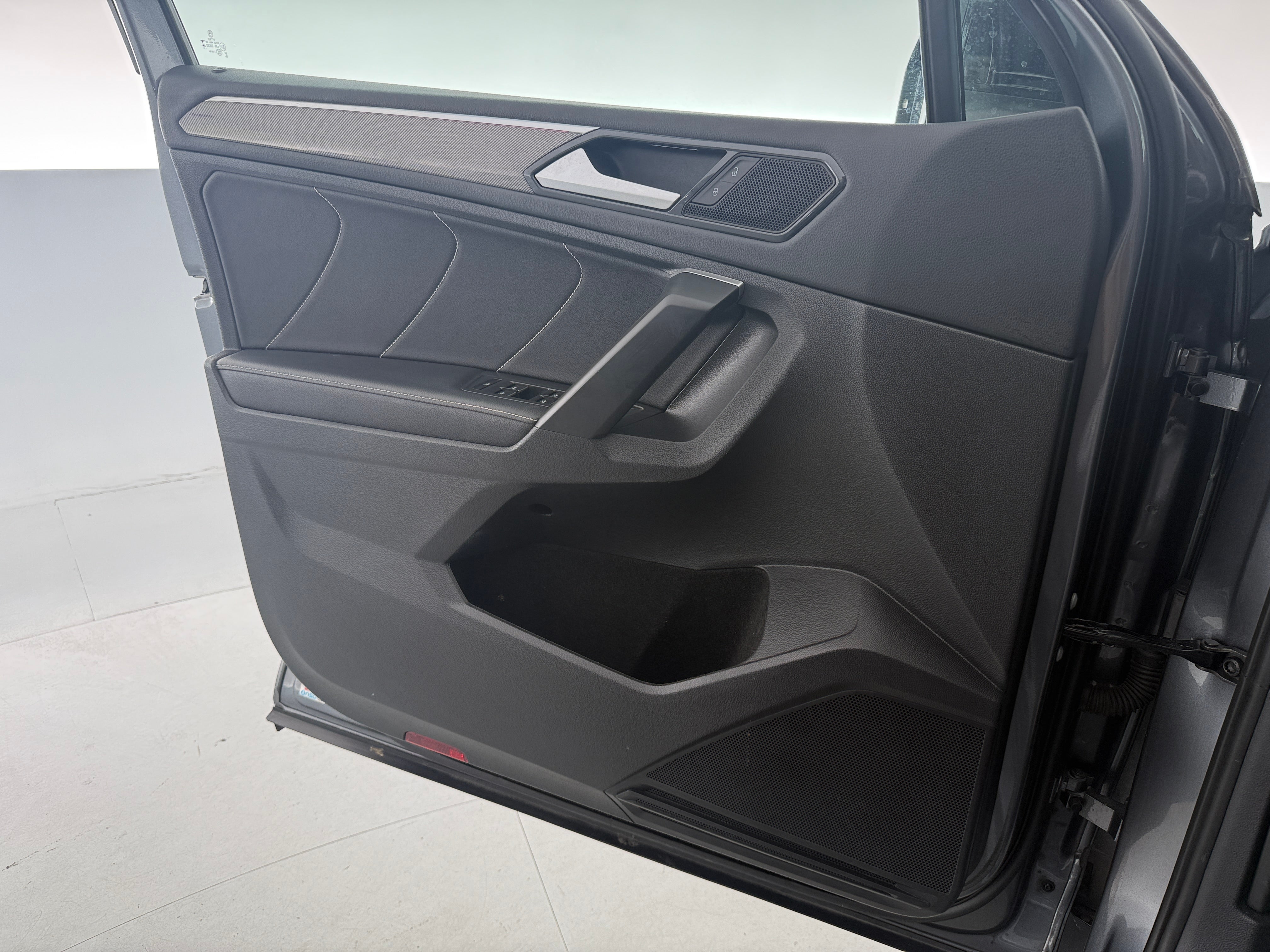 volkswagen tiguan 2023 3VVCB7AX0PM118019 image volkswagen tiguan 2023 3VVCB7AX0PM118019 image
