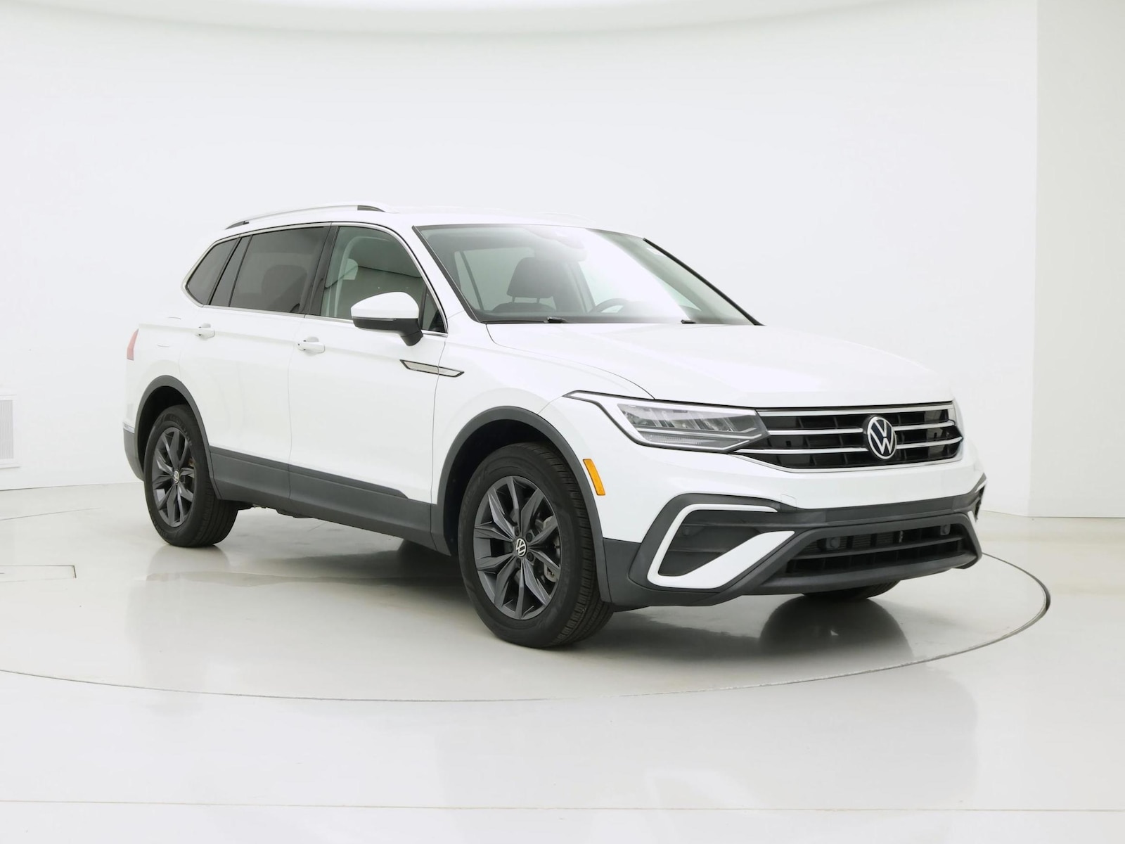 volkswagen tiguan 2023 3VV3B7AX1PM001811 image volkswagen tiguan 2023 3VV3B7AX1PM001811 image