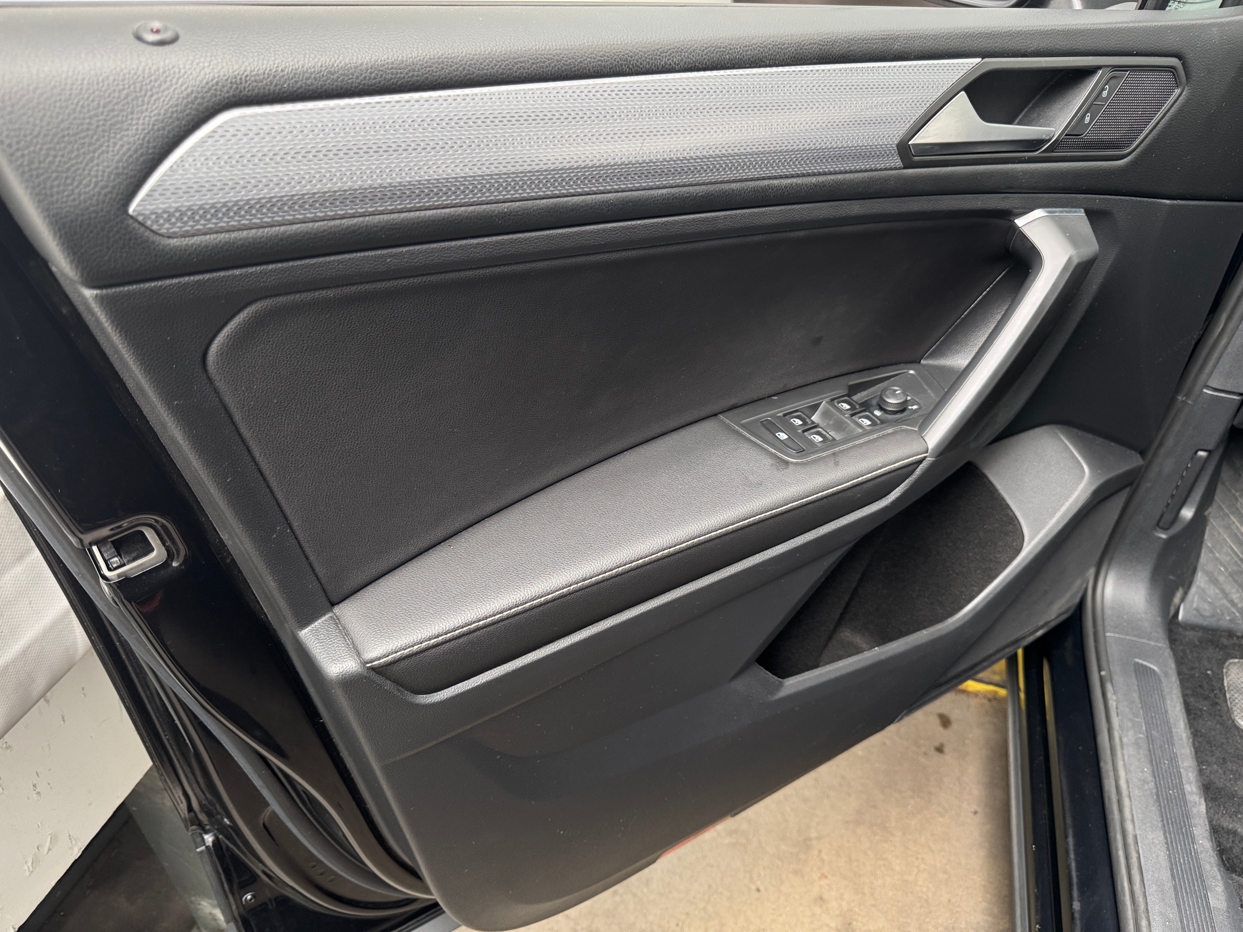 volkswagen tiguan 2023 3VVRB7AX7PM037786 image volkswagen tiguan 2023 3VVRB7AX7PM037786 image