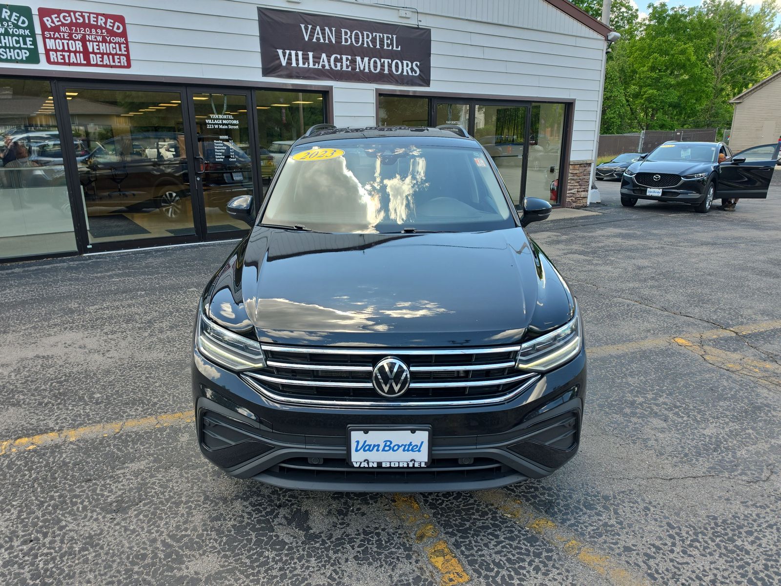 volkswagen tiguan 2023 3VVFB7AX1PM105356 image volkswagen tiguan 2023 3VVFB7AX1PM105356 image