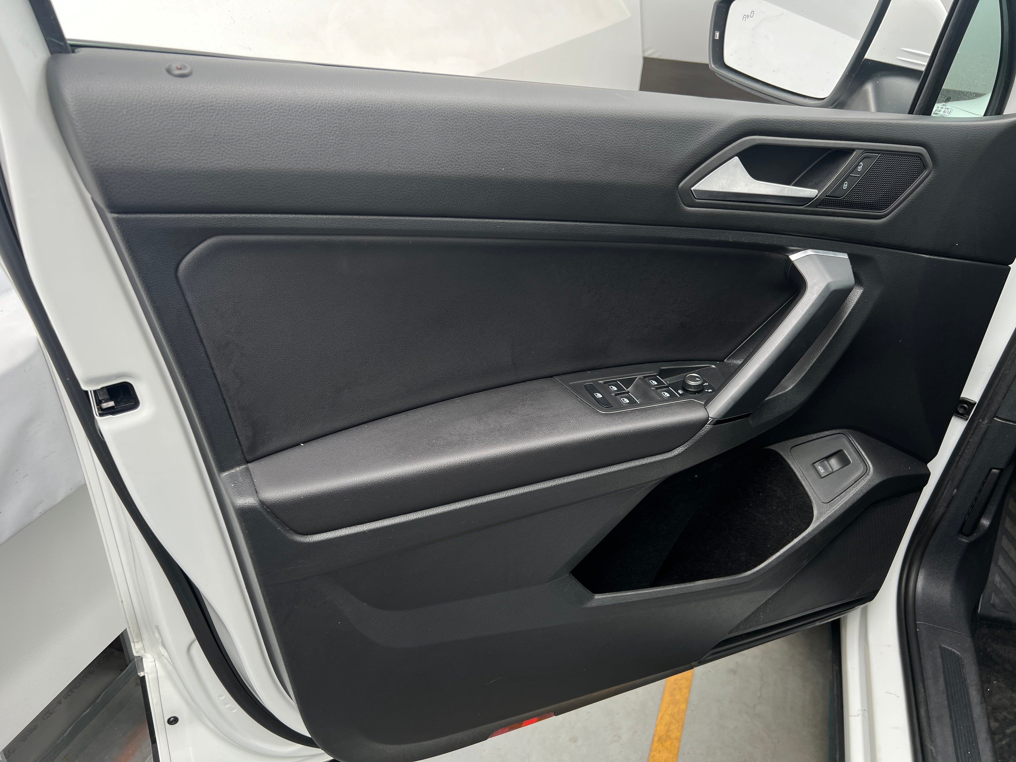 volkswagen tiguan 2019 3VV2B7AX4KM116472 image volkswagen tiguan 2019 3VV2B7AX4KM116472 image