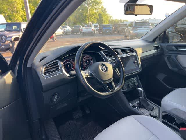 volkswagen tiguan 2019 3VV2B7AX0KM019009 image volkswagen tiguan 2019 3VV2B7AX0KM019009 image