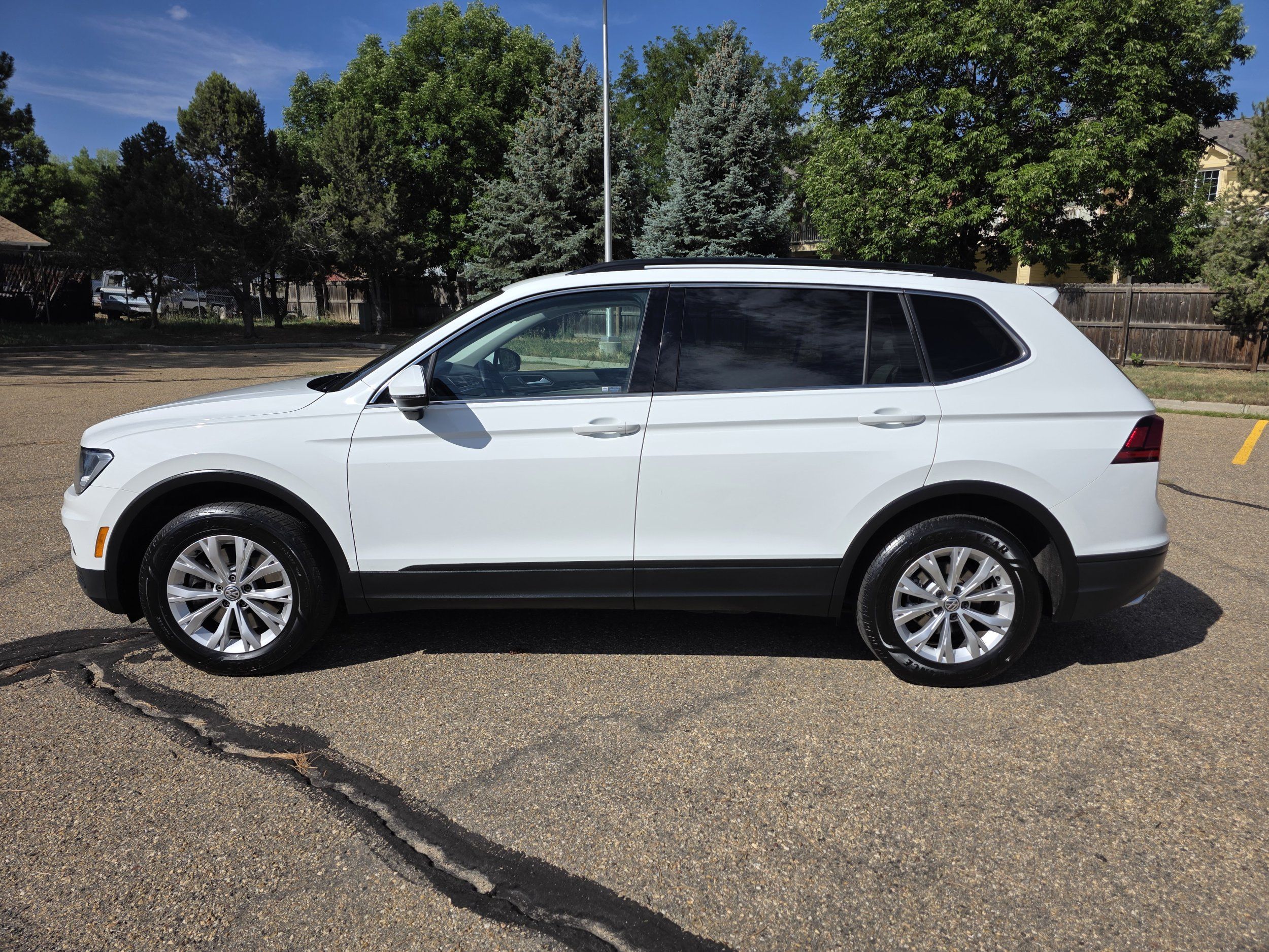 volkswagen tiguan 2019 3VV2B7AX4KM099513 image volkswagen tiguan 2019 3VV2B7AX4KM099513 image