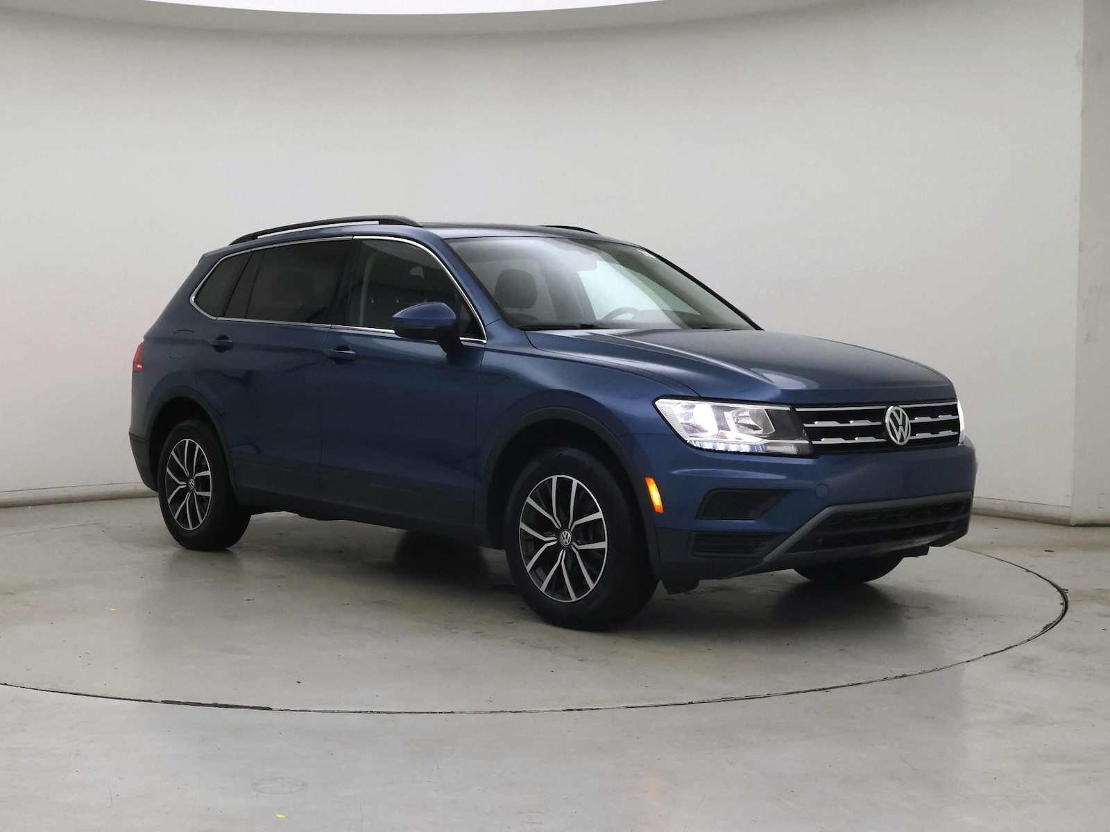 volkswagen tiguan 2019 3VV2B7AX8KM135221 image volkswagen tiguan 2019 3VV2B7AX8KM135221 image