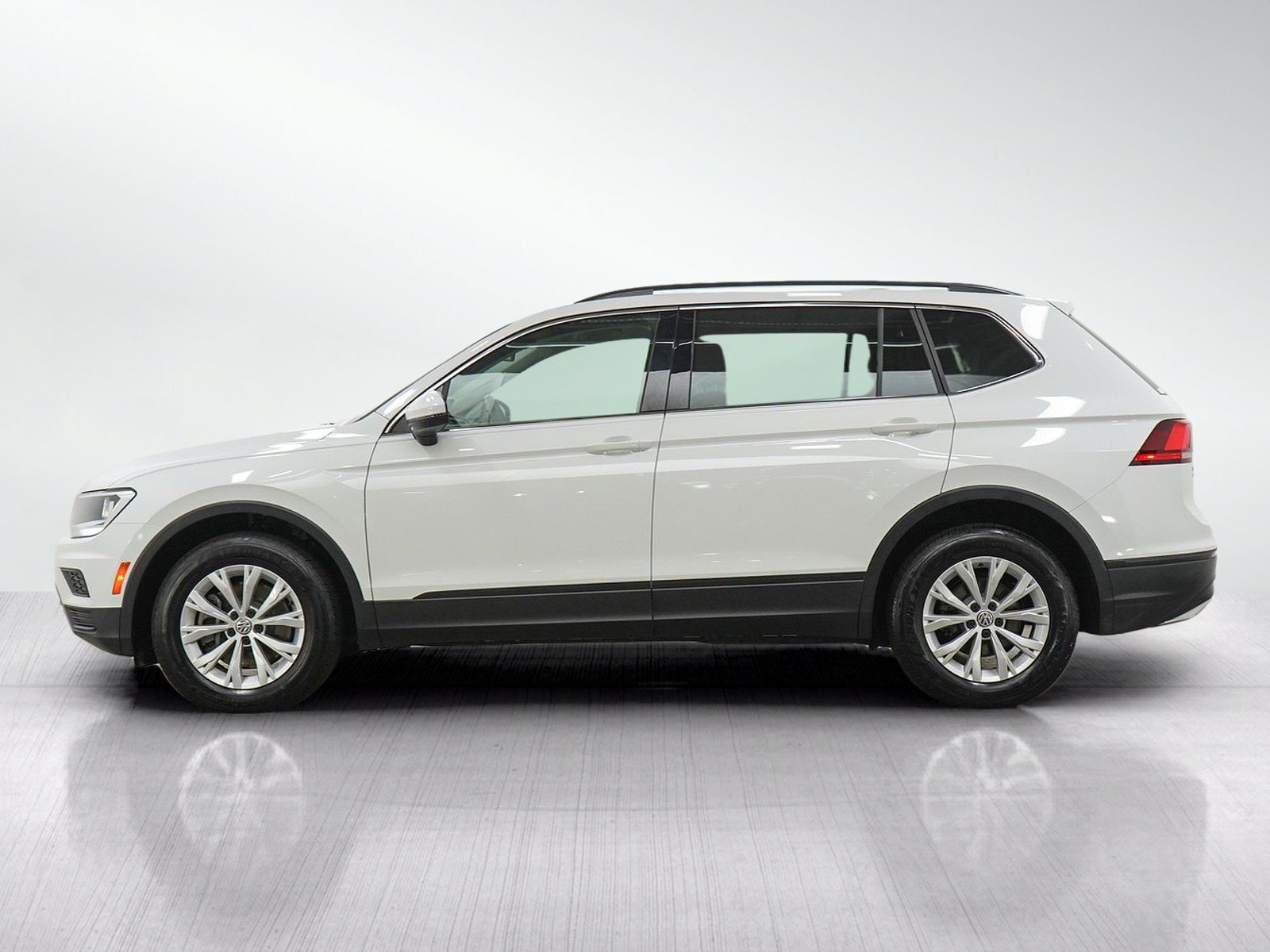 volkswagen tiguan 2019 3VV2B7AX5KM039093 image volkswagen tiguan 2019 3VV2B7AX5KM039093 image