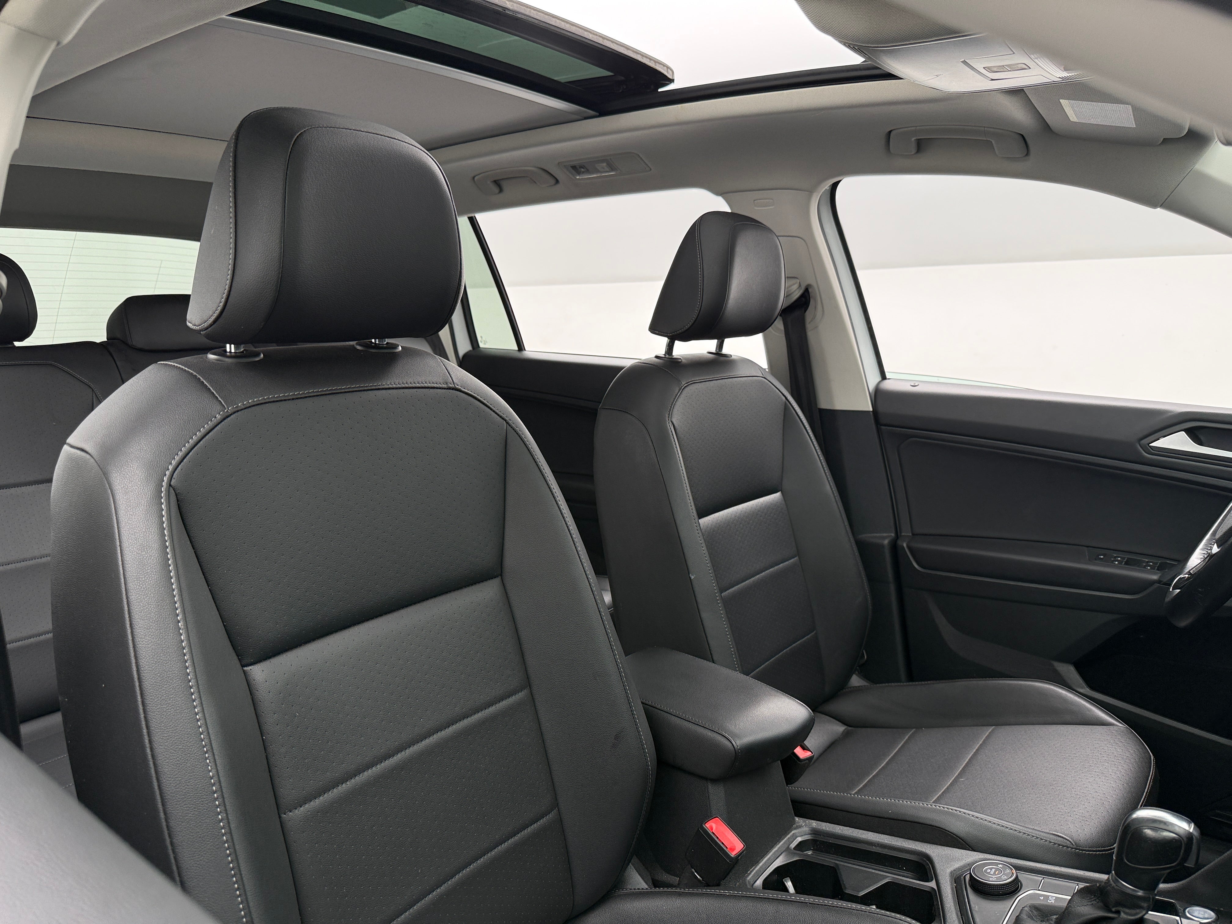 volkswagen tiguan 2019 3VV2B7AX4KM053129 image volkswagen tiguan 2019 3VV2B7AX4KM053129 image