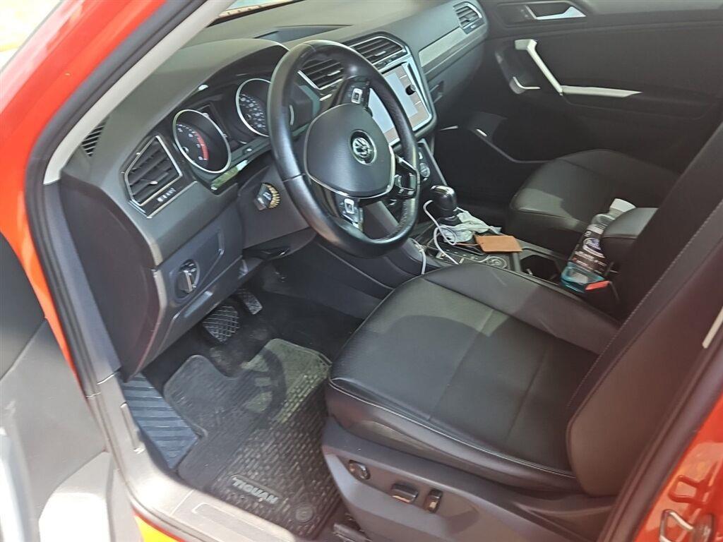 volkswagen tiguan 2019 3VV2B7AX4KM135653 image volkswagen tiguan 2019 3VV2B7AX4KM135653 image