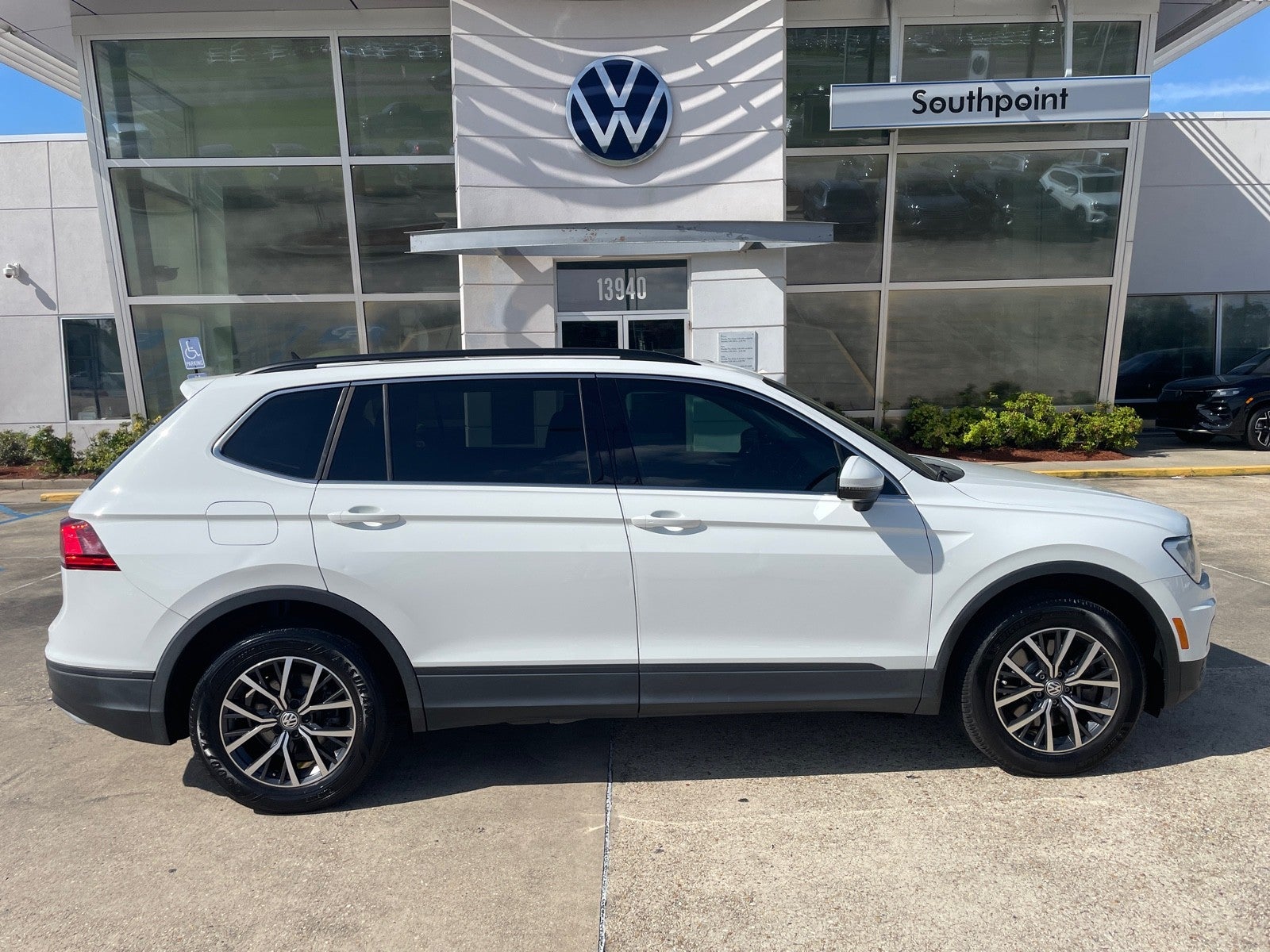 volkswagen tiguan 2019 3VV2B7AX6KM151210 image volkswagen tiguan 2019 3VV2B7AX6KM151210 image