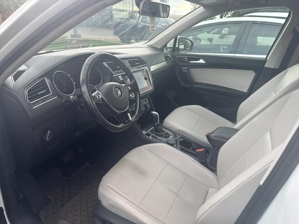 volkswagen tiguan 2018 3VV2B7AX0JM006677 image volkswagen tiguan 2018 3VV2B7AX0JM006677 image