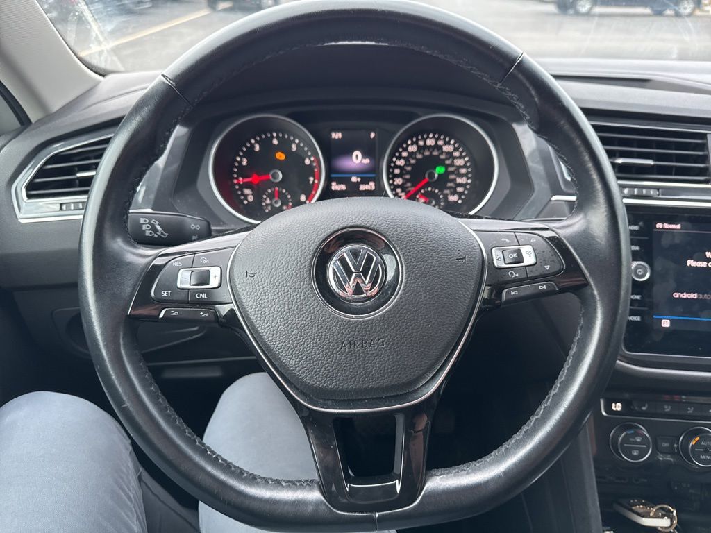 volkswagen tiguan 2018 3VV2B7AX2JM218917 image volkswagen tiguan 2018 3VV2B7AX2JM218917 image